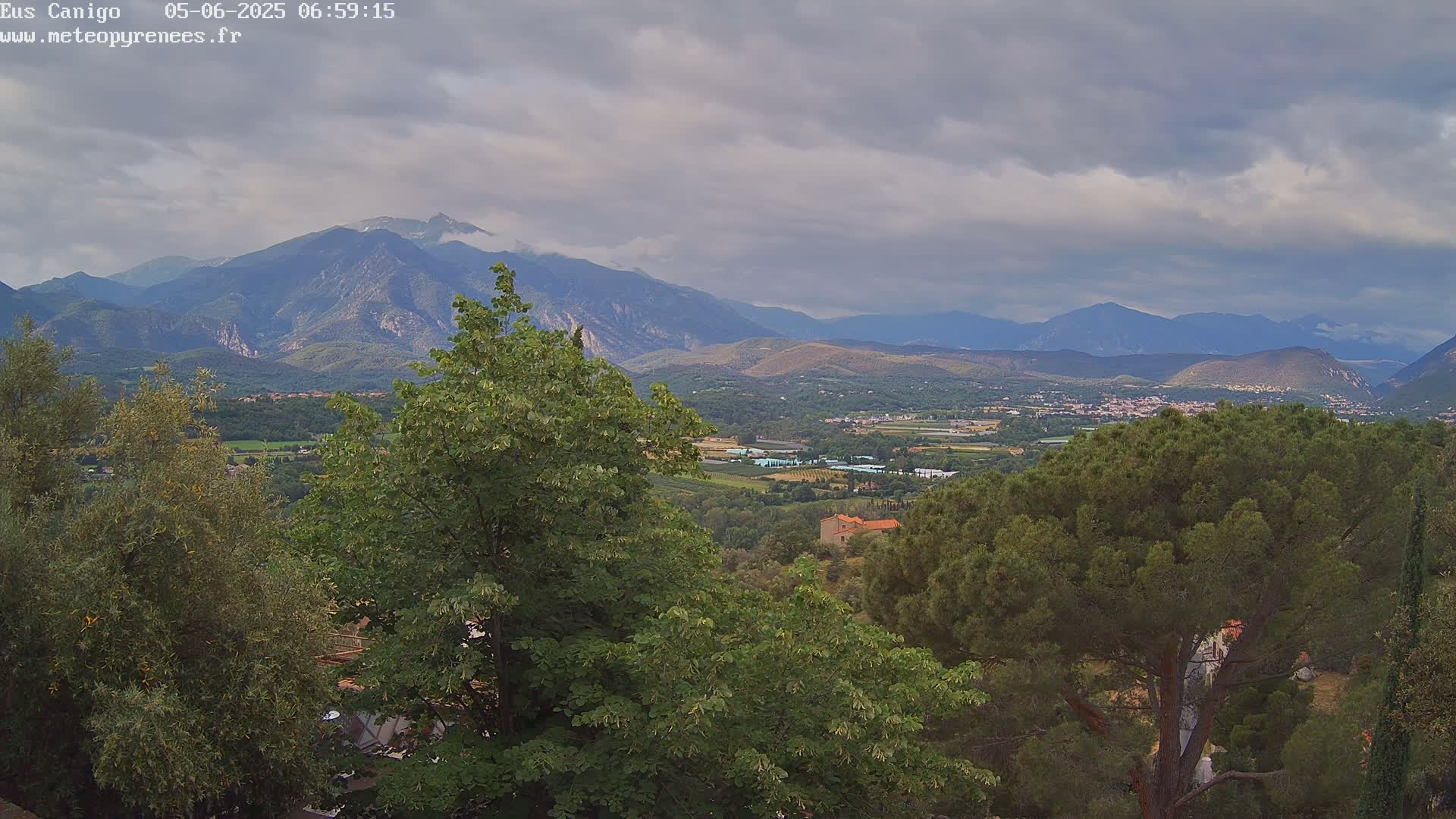 Eus Village & Prades City Skyline & Canigo Mountain View Live Cam - Prades, Pyrenees-Orientales, Occitanie, France