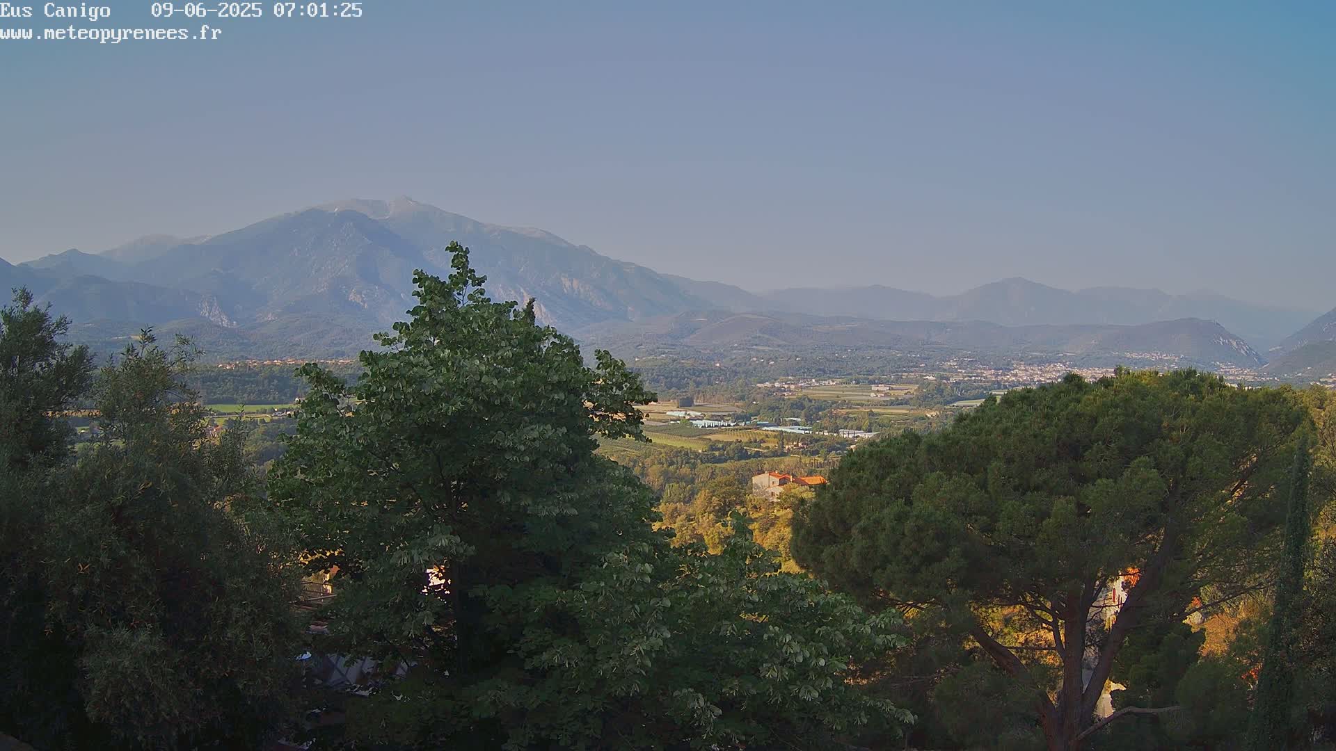 Eus Village & Prades City Skyline & Canigo Mountain View Live Cam - Prades, Pyrenees-Orientales, Occitanie, France
