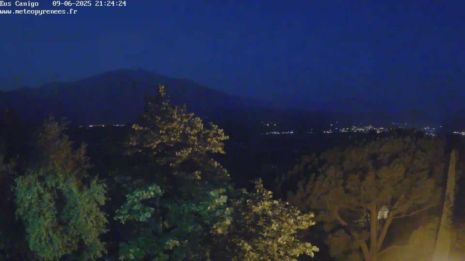 Eus Village & Prades City Skyline & Canigo Mountain View Live Cam - Prades, Pyrenees-Orientales, Occitanie, France