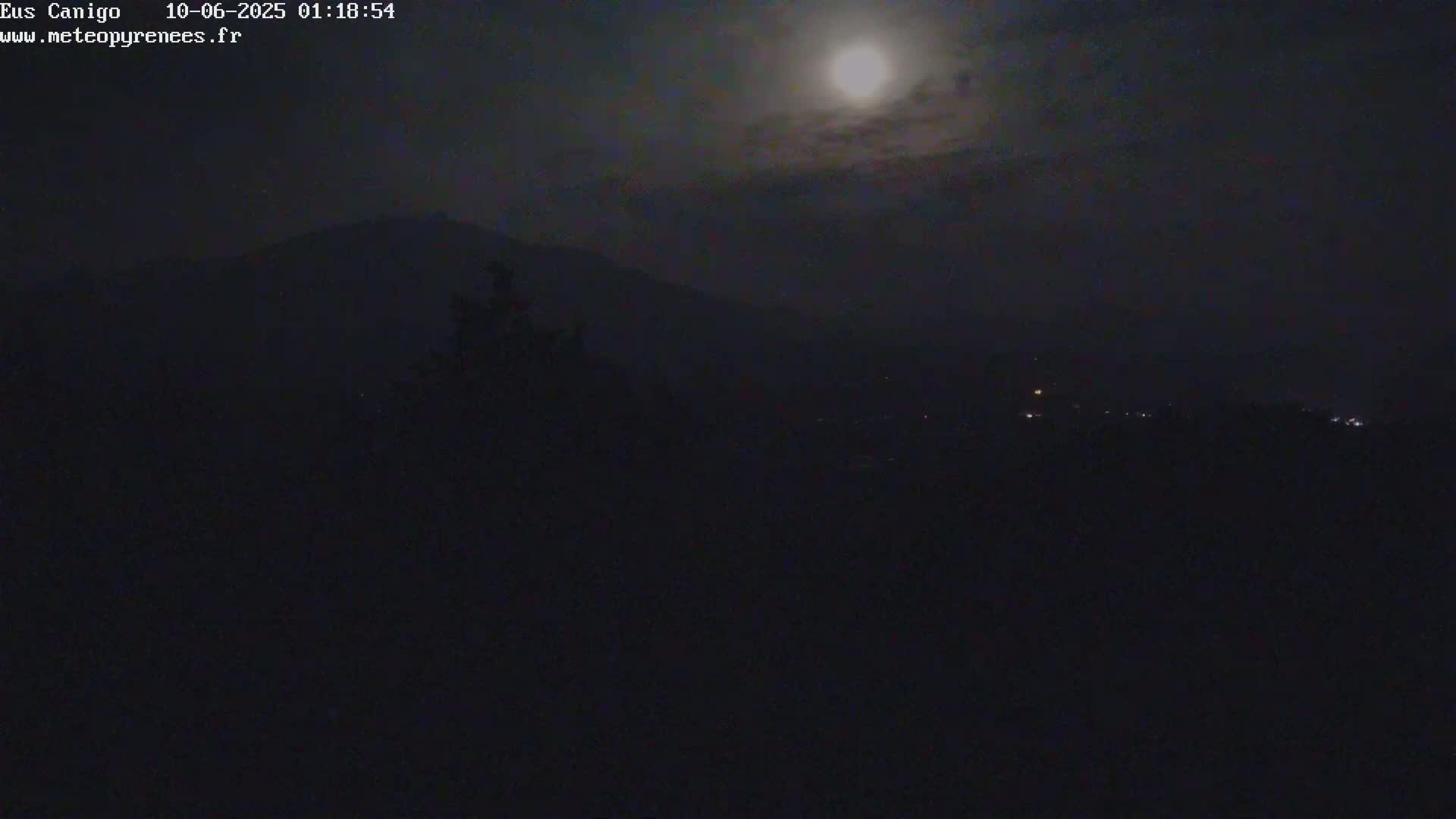 Eus Village & Prades City Skyline & Canigo Mountain View Live Cam - Prades, Pyrenees-Orientales, Occitanie, France