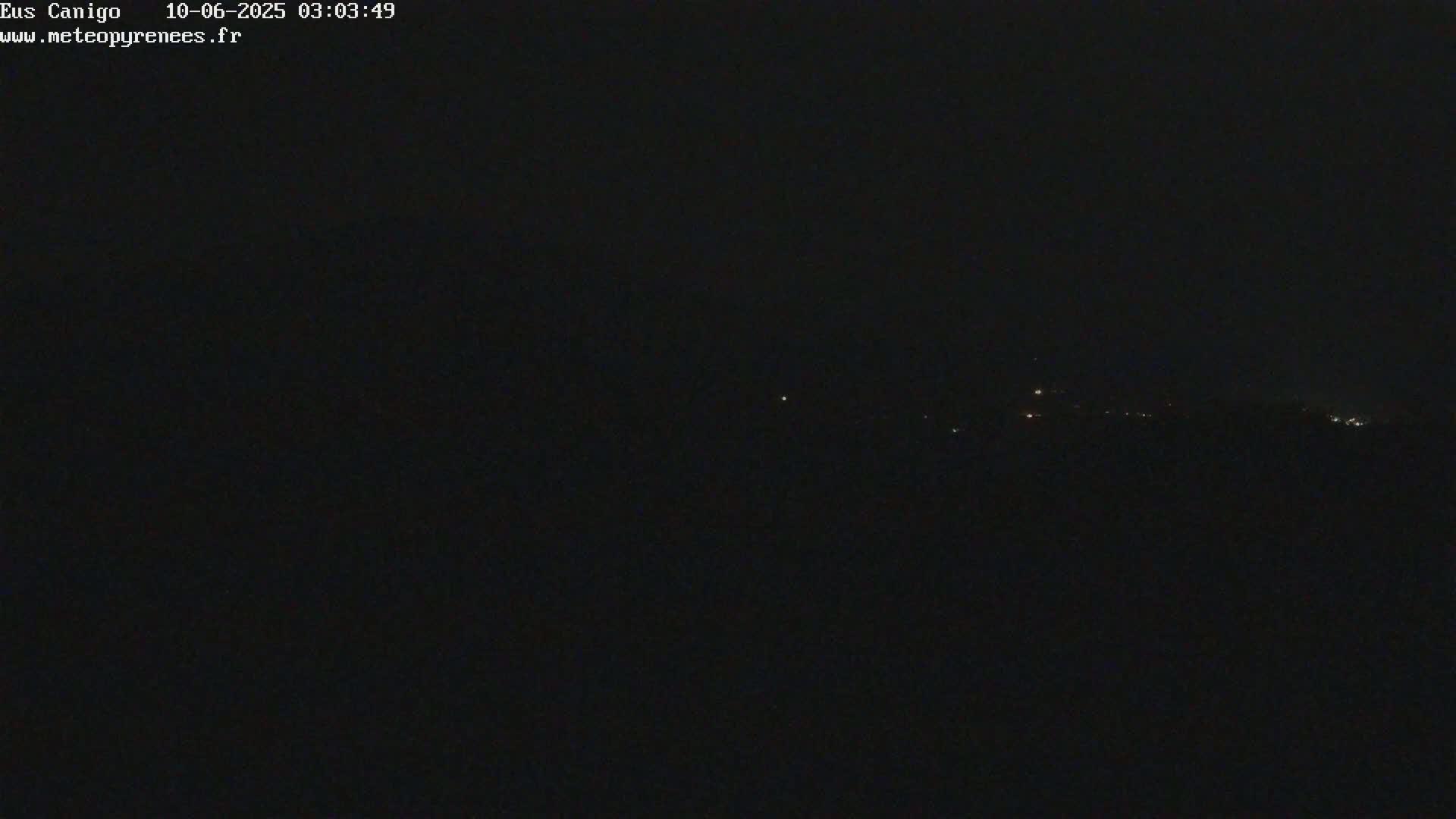 Eus Village & Prades City Skyline & Canigo Mountain View Live Cam - Prades, Pyrenees-Orientales, Occitanie, France