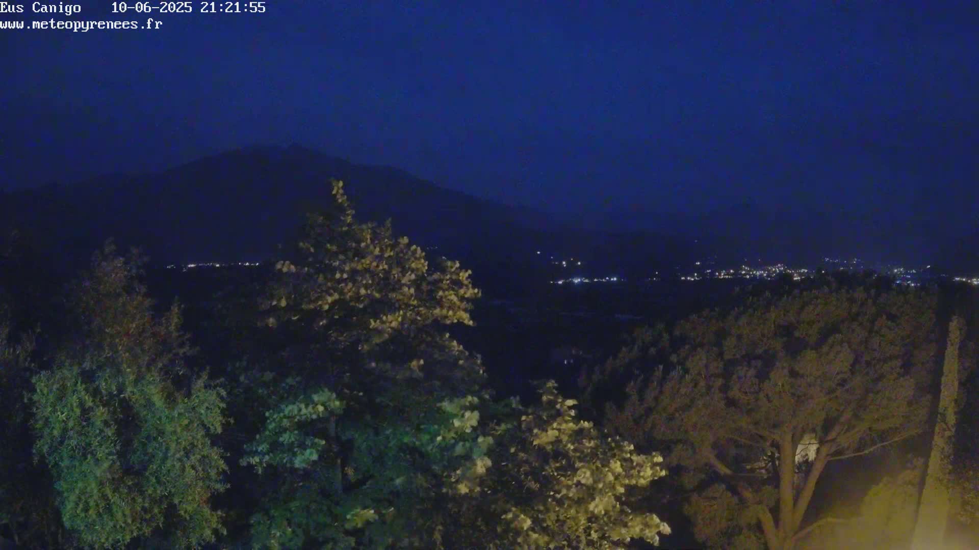 Eus Village & Prades City Skyline & Canigo Mountain View Live Cam - Prades, Pyrenees-Orientales, Occitanie, France