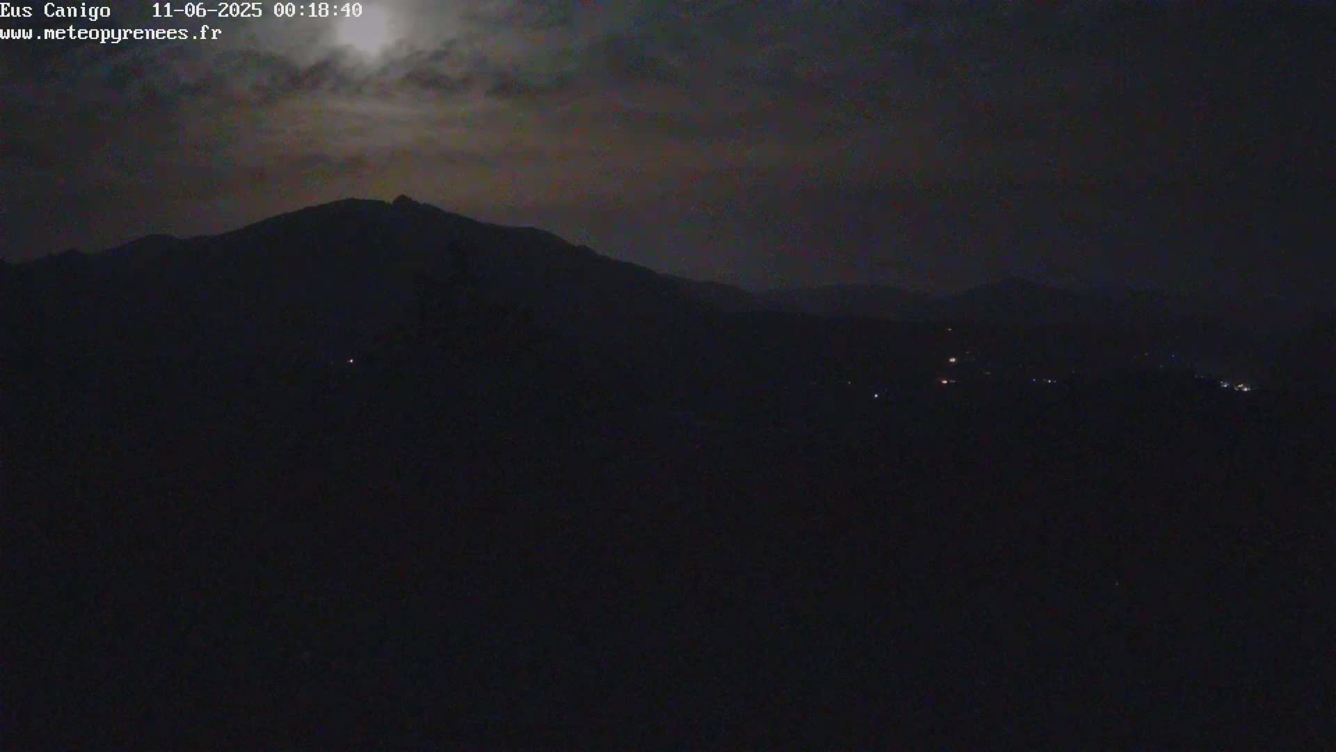 Eus Village & Prades City Skyline & Canigo Mountain View Live Cam - Prades, Pyrenees-Orientales, Occitanie, France