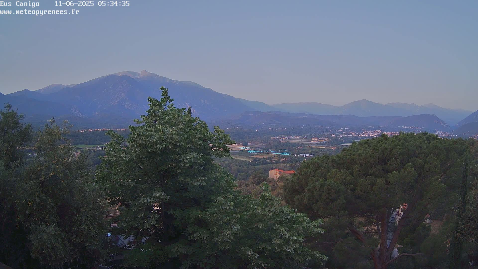 Eus Village & Prades City Skyline & Canigo Mountain View Live Cam - Prades, Pyrenees-Orientales, Occitanie, France