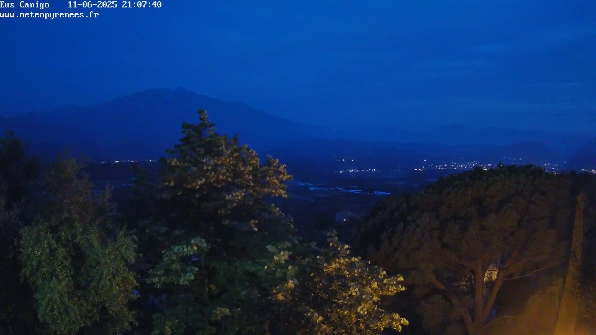 Eus Village & Prades City Skyline & Canigo Mountain View Live Cam - Prades, Pyrenees-Orientales, Occitanie, France