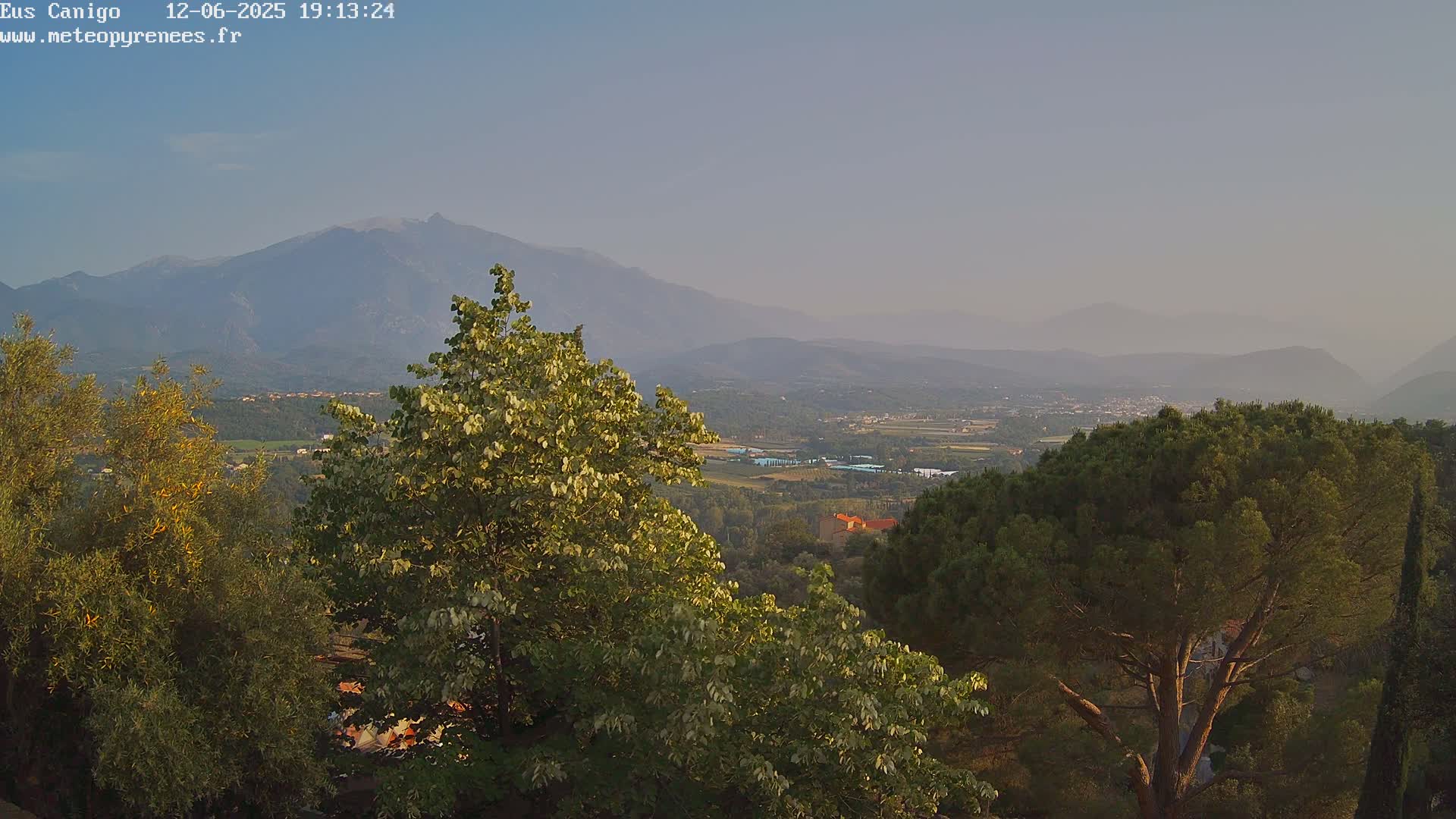 Eus Village & Prades City Skyline & Canigo Mountain View Live Cam - Prades, Pyrenees-Orientales, Occitanie, France