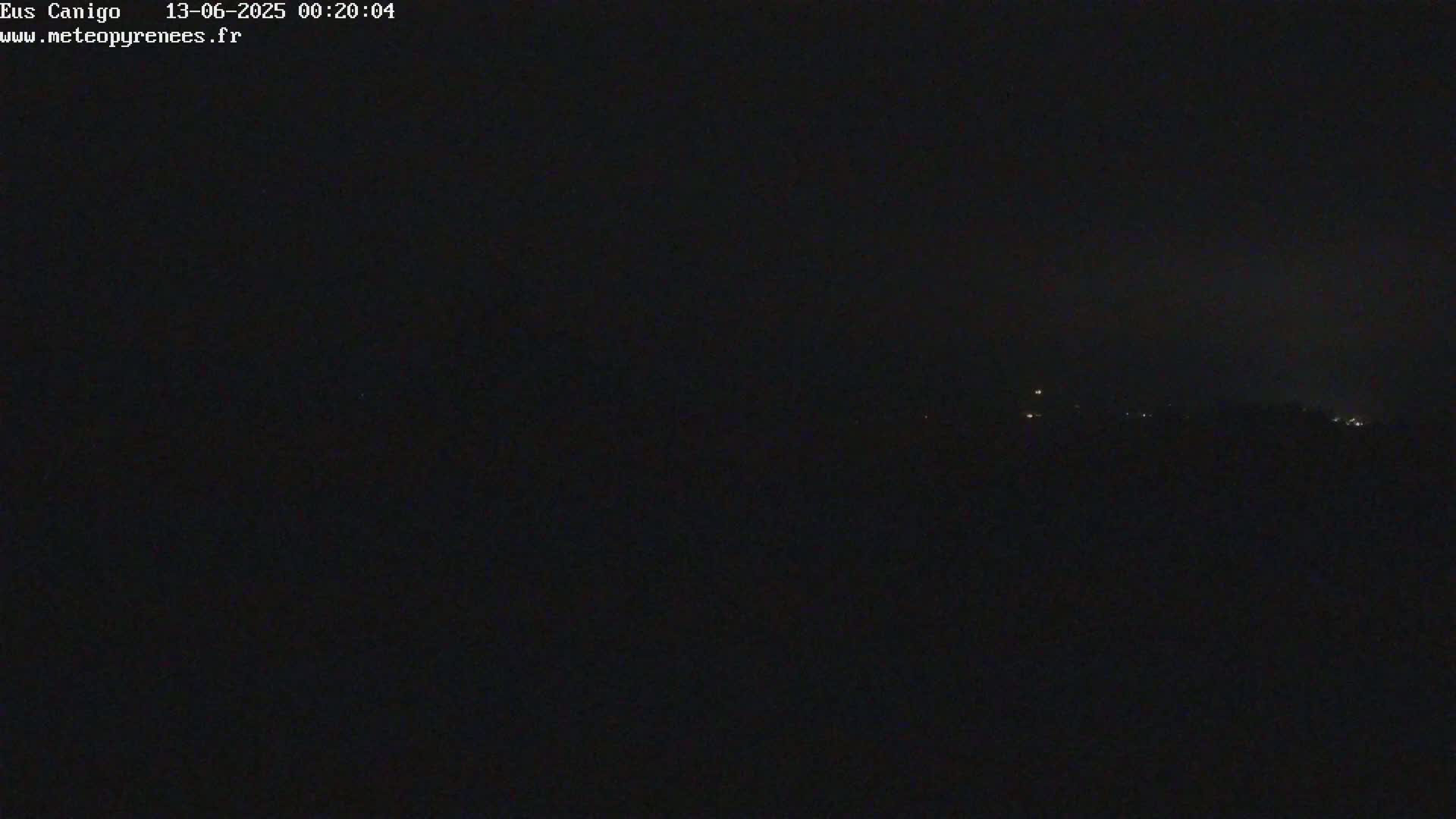 Eus Village & Prades City Skyline & Canigo Mountain View Live Cam - Prades, Pyrenees-Orientales, Occitanie, France