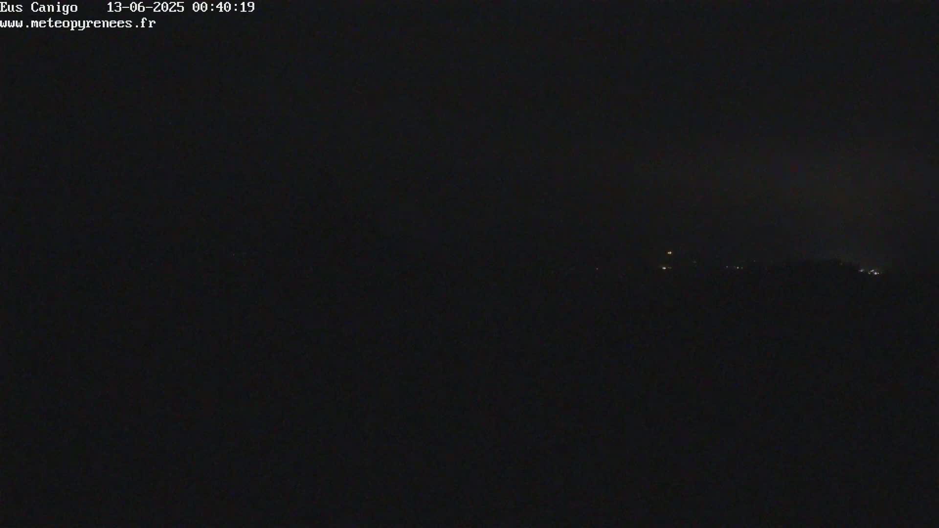Eus Village & Prades City Skyline & Canigo Mountain View Live Cam - Prades, Pyrenees-Orientales, Occitanie, France