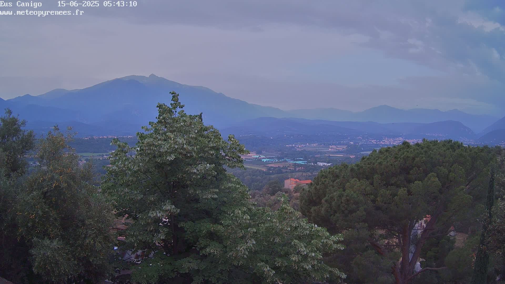 Eus Village & Prades City Skyline & Canigo Mountain View Live Cam - Prades, Pyrenees-Orientales, Occitanie, France