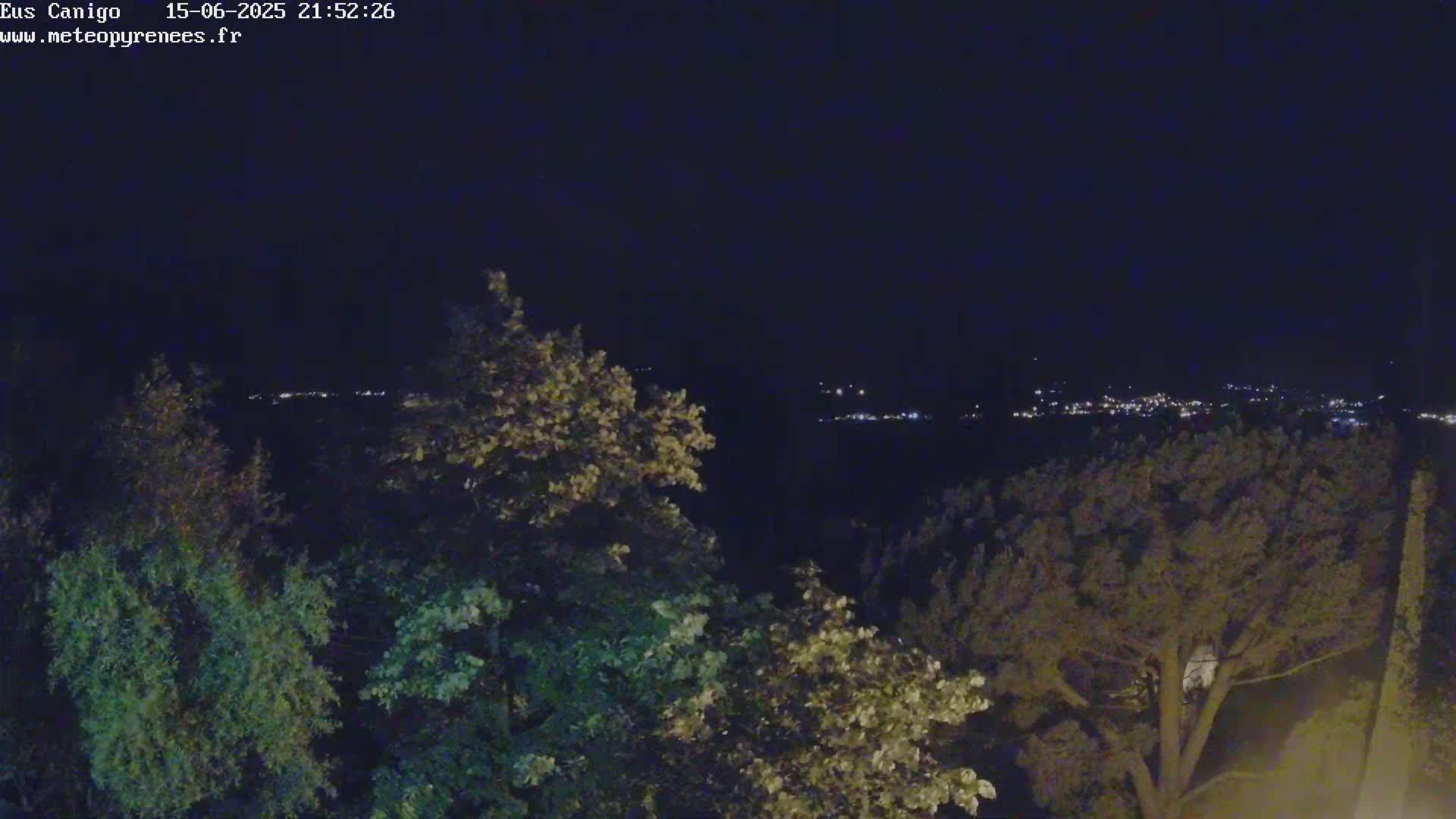 Eus Village & Prades City Skyline & Canigo Mountain View Live Cam - Prades, Pyrenees-Orientales, Occitanie, France