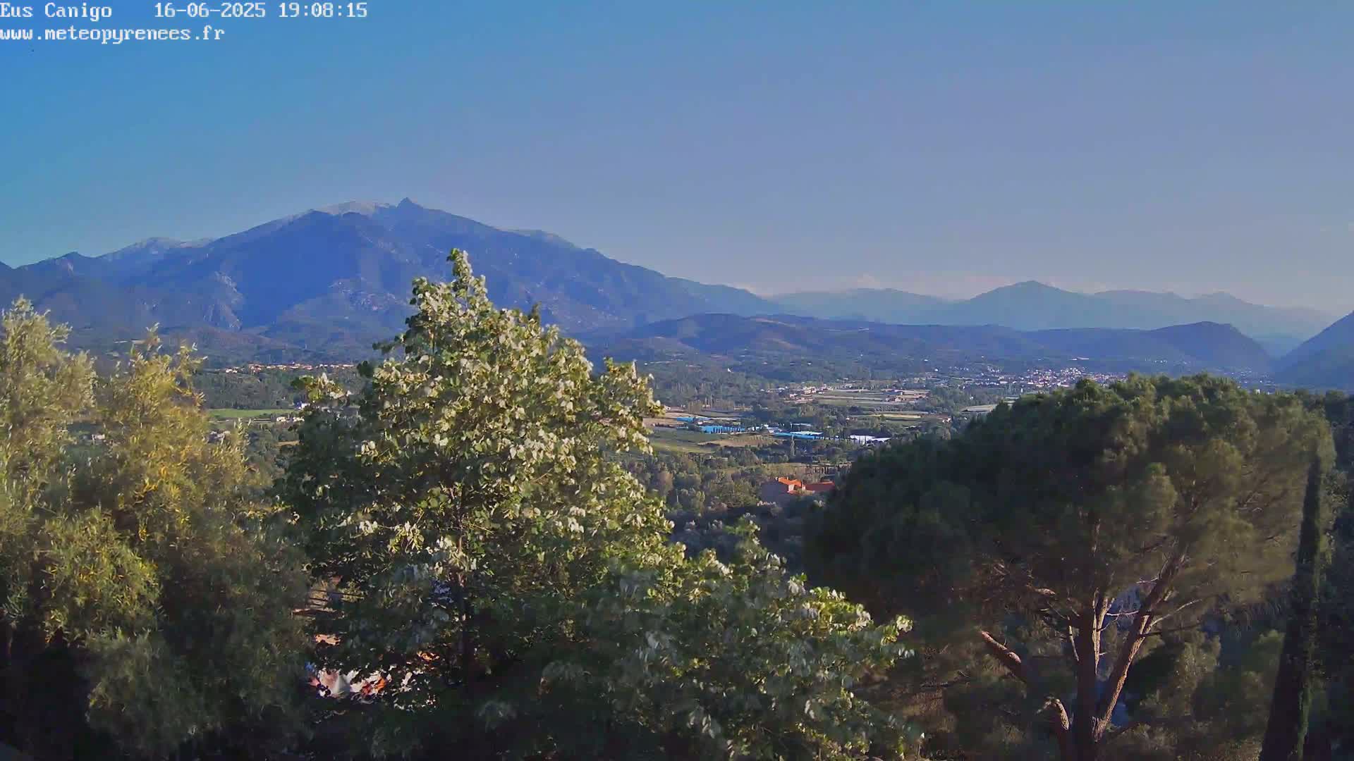 Eus Village & Prades City Skyline & Canigo Mountain View Live Cam - Prades, Pyrenees-Orientales, Occitanie, France