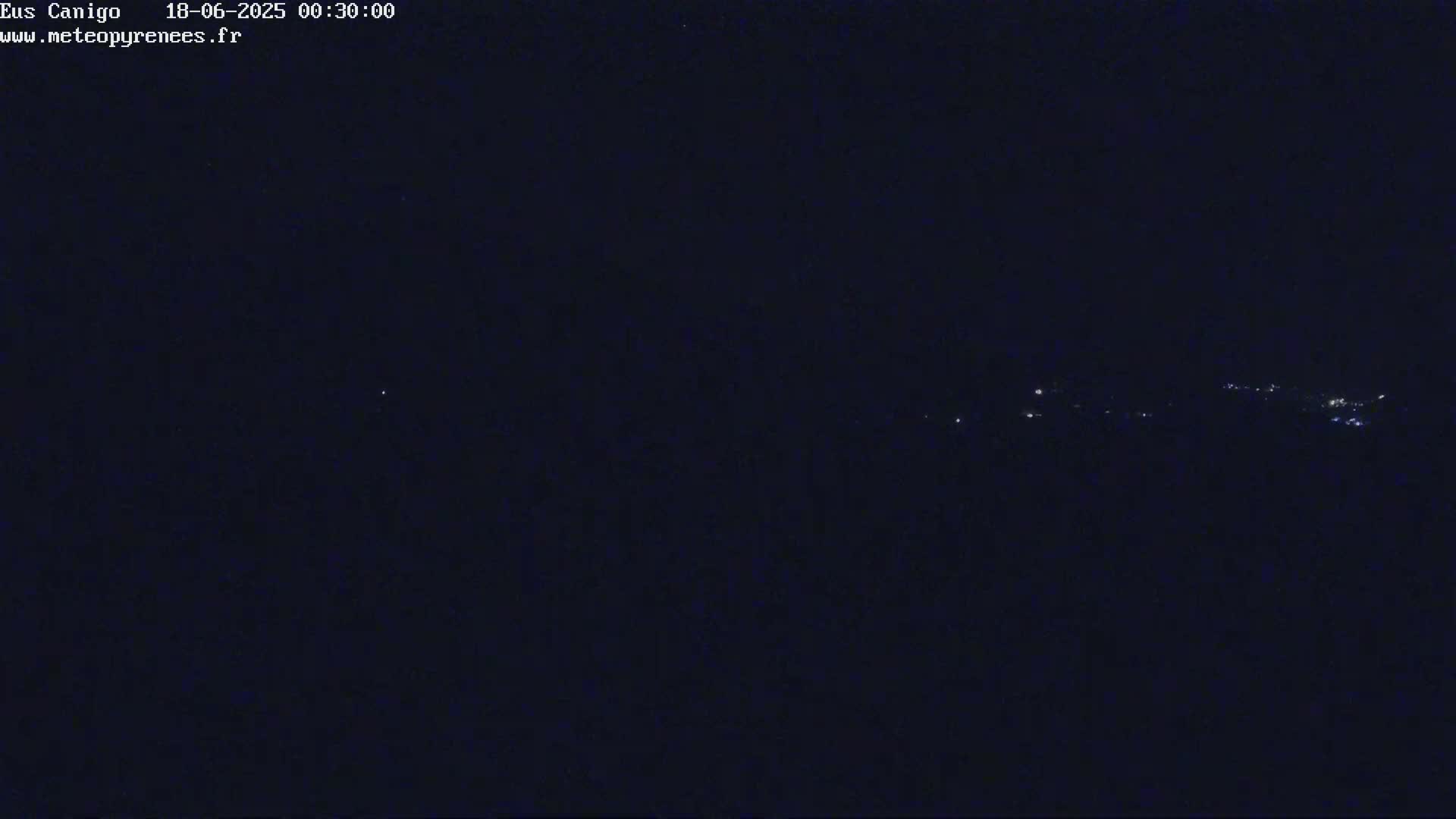 Eus Village & Prades City Skyline & Canigo Mountain View Live Cam - Prades, Pyrenees-Orientales, Occitanie, France