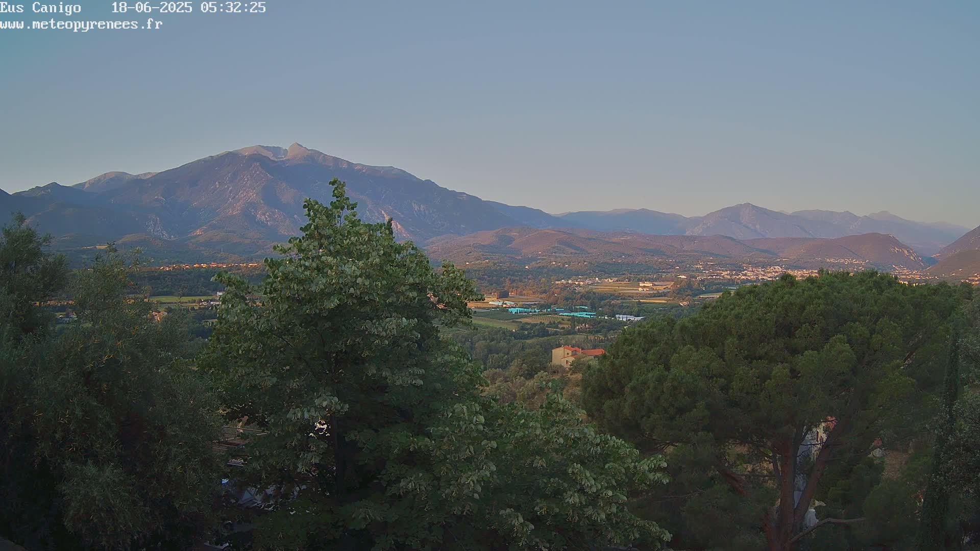 Eus Village & Prades City Skyline & Canigo Mountain View Live Cam - Prades, Pyrenees-Orientales, Occitanie, France