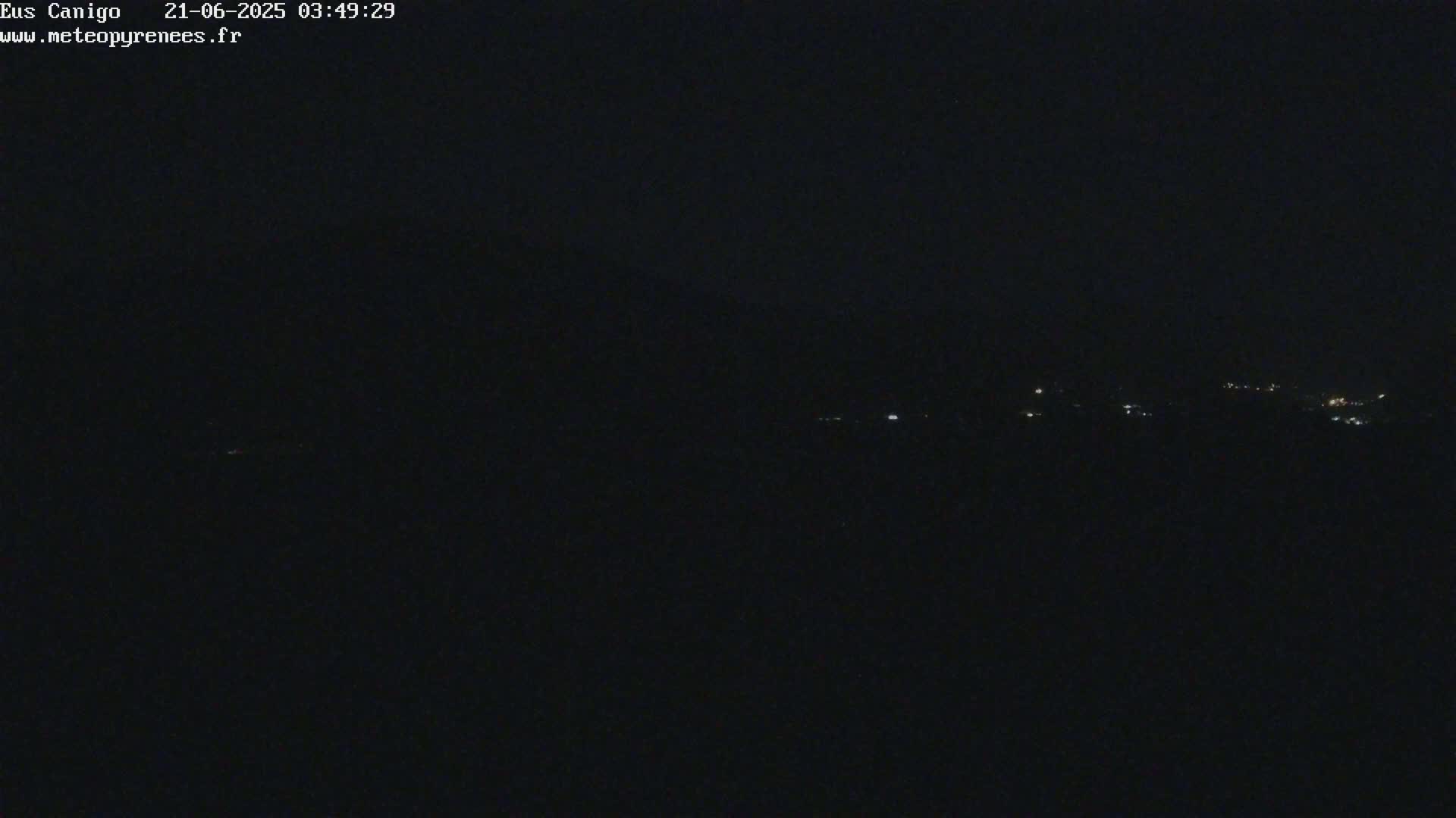 Eus Village & Prades City Skyline & Canigo Mountain View Live Cam - Prades, Pyrenees-Orientales, Occitanie, France