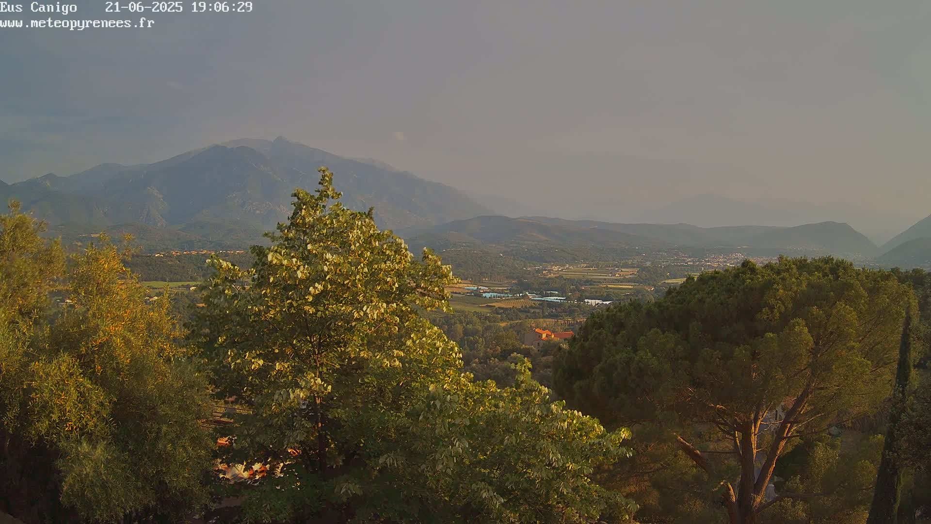 Eus Village & Prades City Skyline & Canigo Mountain View Live Cam - Prades, Pyrenees-Orientales, Occitanie, France