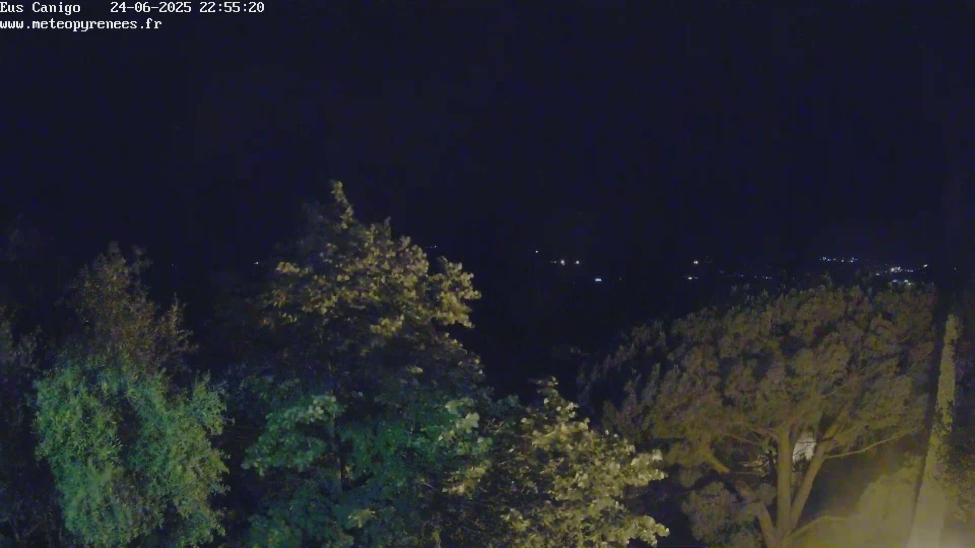 Eus Village & Prades City Skyline & Canigo Mountain View Live Cam - Prades, Pyrenees-Orientales, Occitanie, France