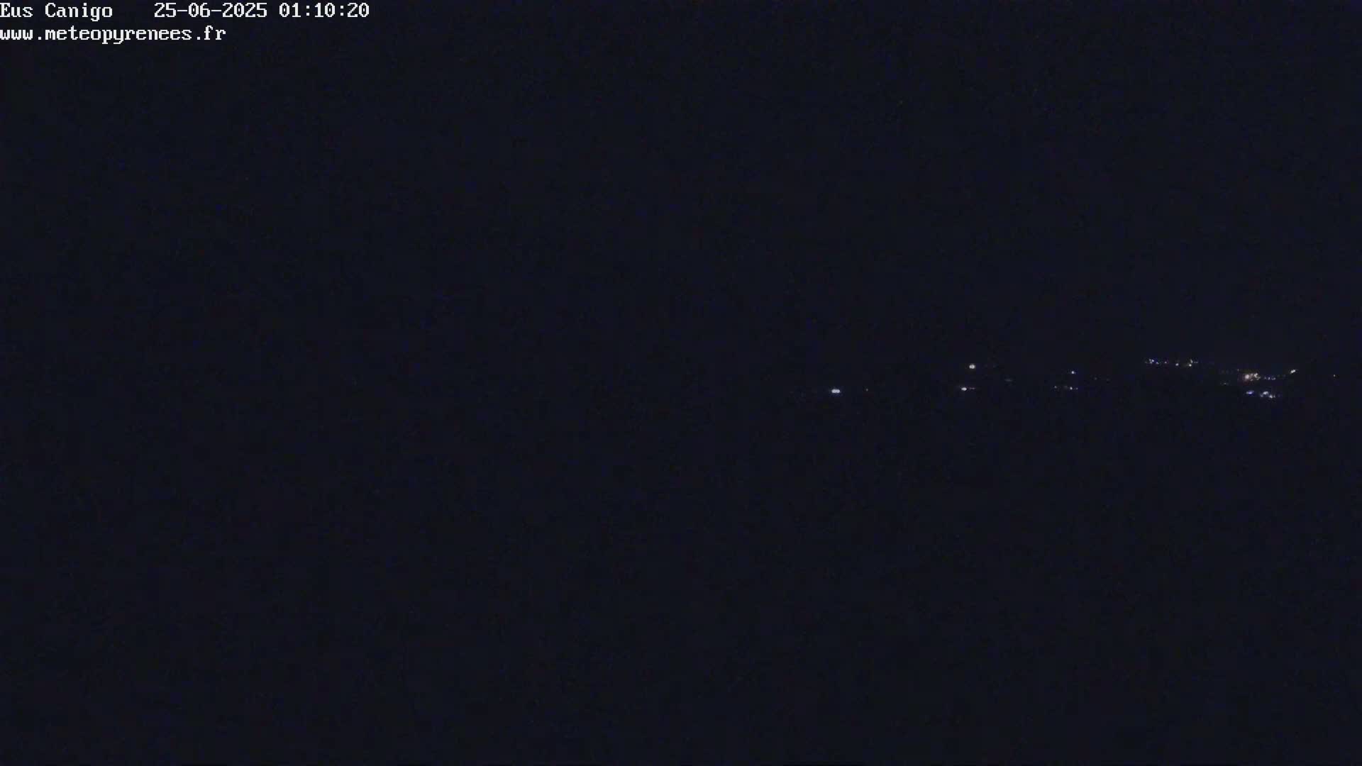 Eus Village & Prades City Skyline & Canigo Mountain View Live Cam - Prades, Pyrenees-Orientales, Occitanie, France