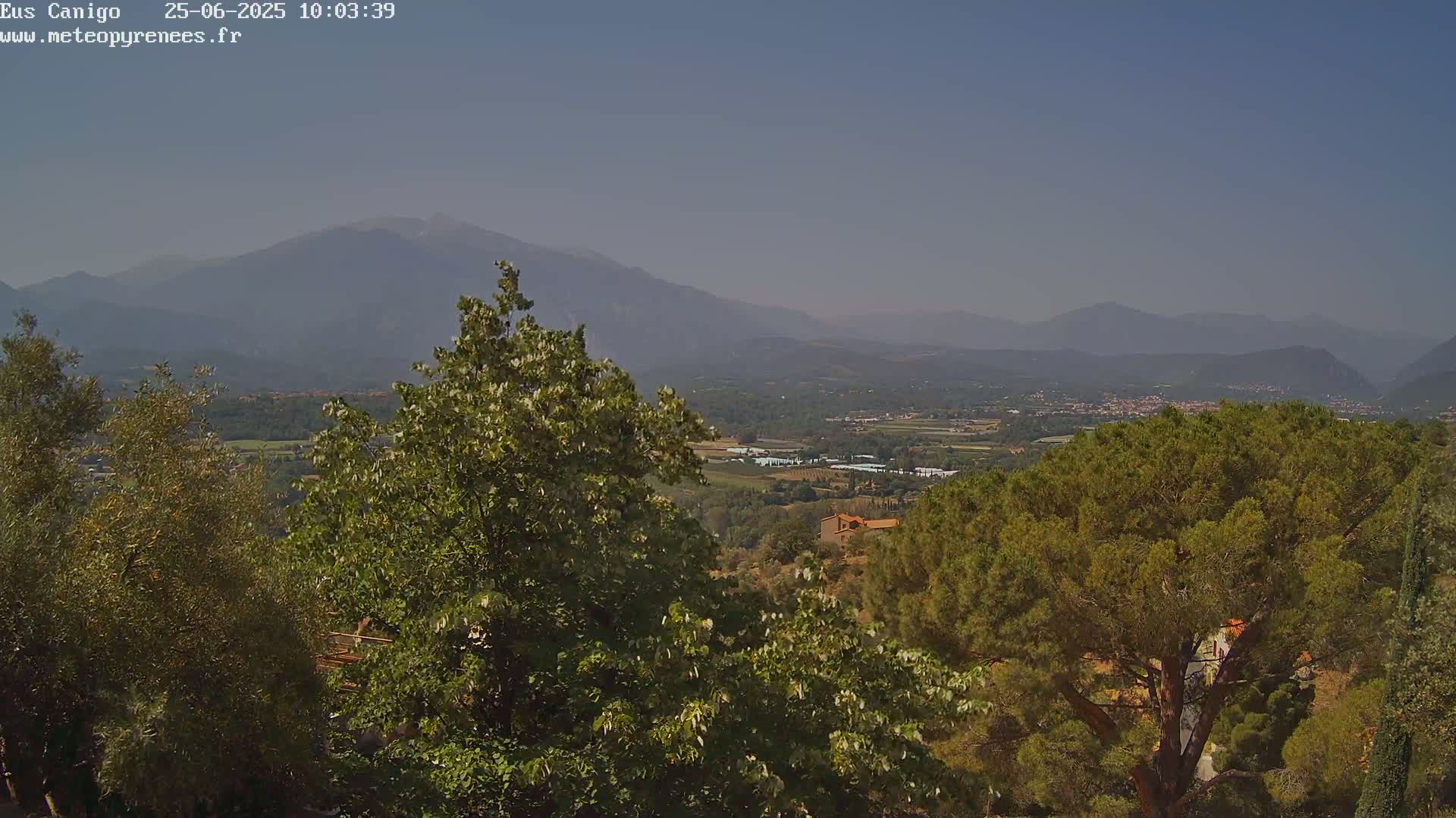 Eus Village & Prades City Skyline & Canigo Mountain View Live Cam - Prades, Pyrenees-Orientales, Occitanie, France