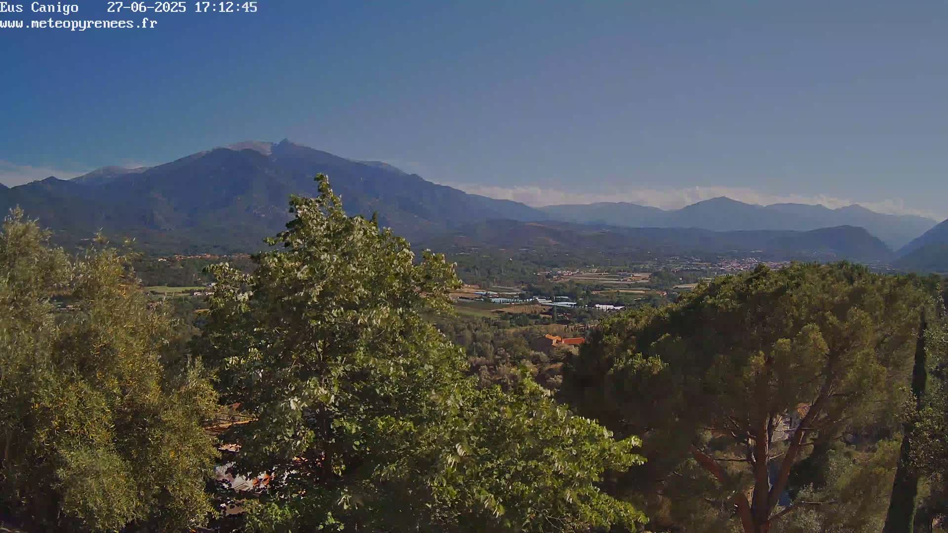 Eus Village & Prades City Skyline & Canigo Mountain View Live Cam - Prades, Pyrenees-Orientales, Occitanie, France