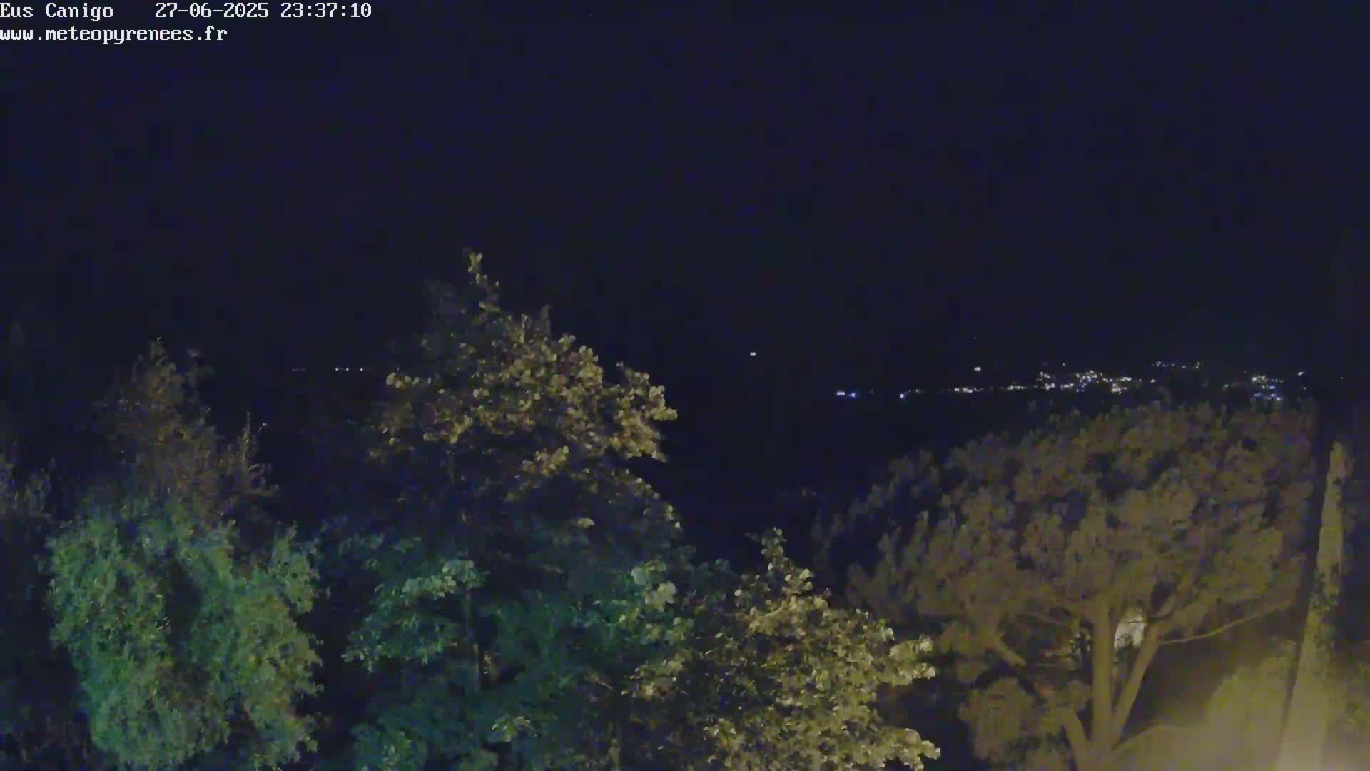 Eus Village & Prades City Skyline & Canigo Mountain View Live Cam - Prades, Pyrenees-Orientales, Occitanie, France