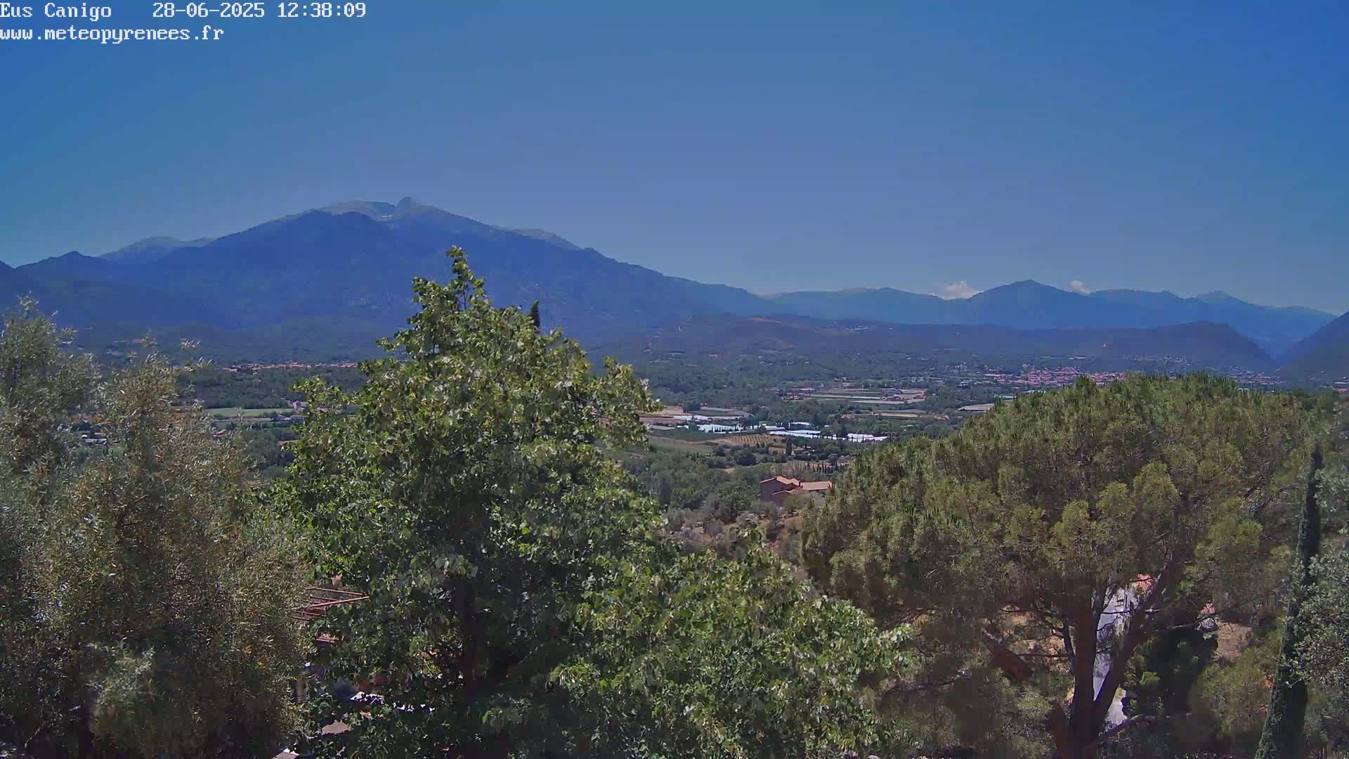 Eus Village & Prades City Skyline & Canigo Mountain View Live Cam - Prades, Pyrenees-Orientales, Occitanie, France