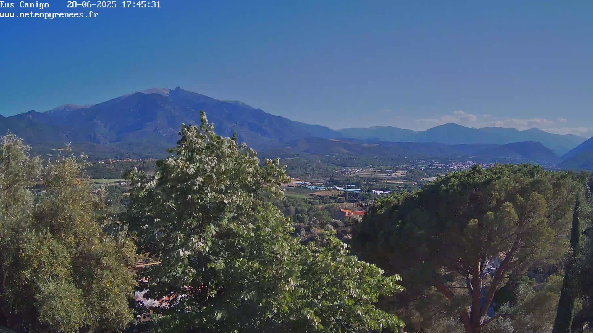 Eus Village & Prades City Skyline & Canigo Mountain View Live Cam - Prades, Pyrenees-Orientales, Occitanie, France