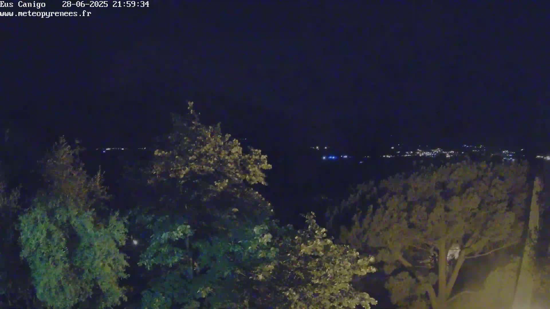 Eus Village & Prades City Skyline & Canigo Mountain View Live Cam - Prades, Pyrenees-Orientales, Occitanie, France