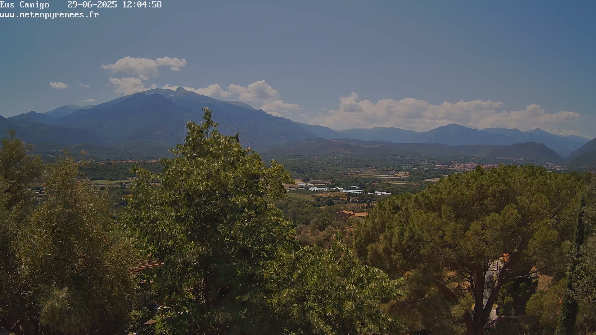 Eus Village & Prades City Skyline & Canigo Mountain View Live Cam - Prades, Pyrenees-Orientales, Occitanie, France