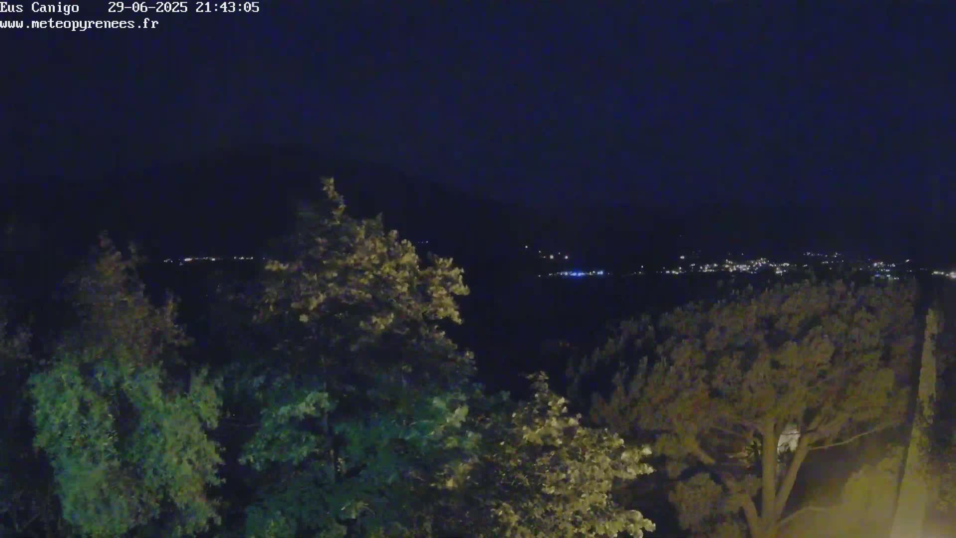Eus Village & Prades City Skyline & Canigo Mountain View Live Cam - Prades, Pyrenees-Orientales, Occitanie, France