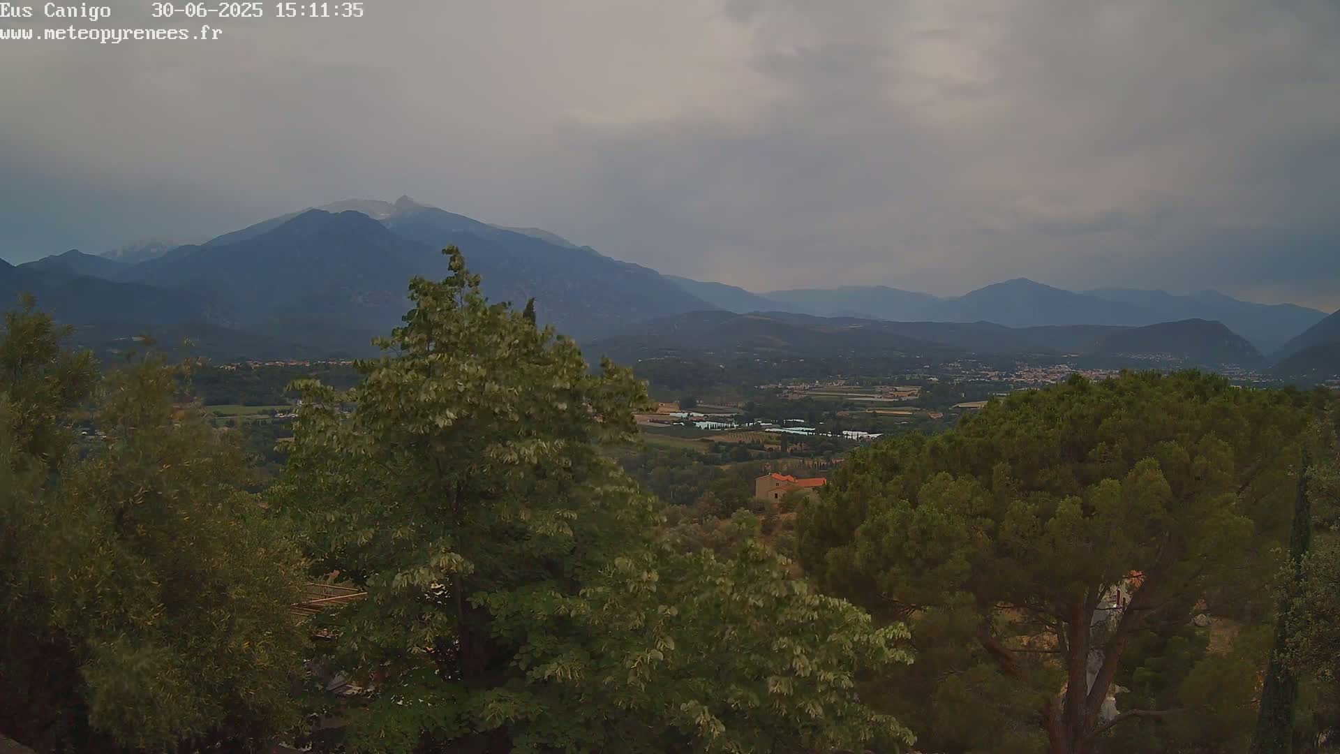 Eus Village & Prades City Skyline & Canigo Mountain View Live Cam - Prades, Pyrenees-Orientales, Occitanie, France