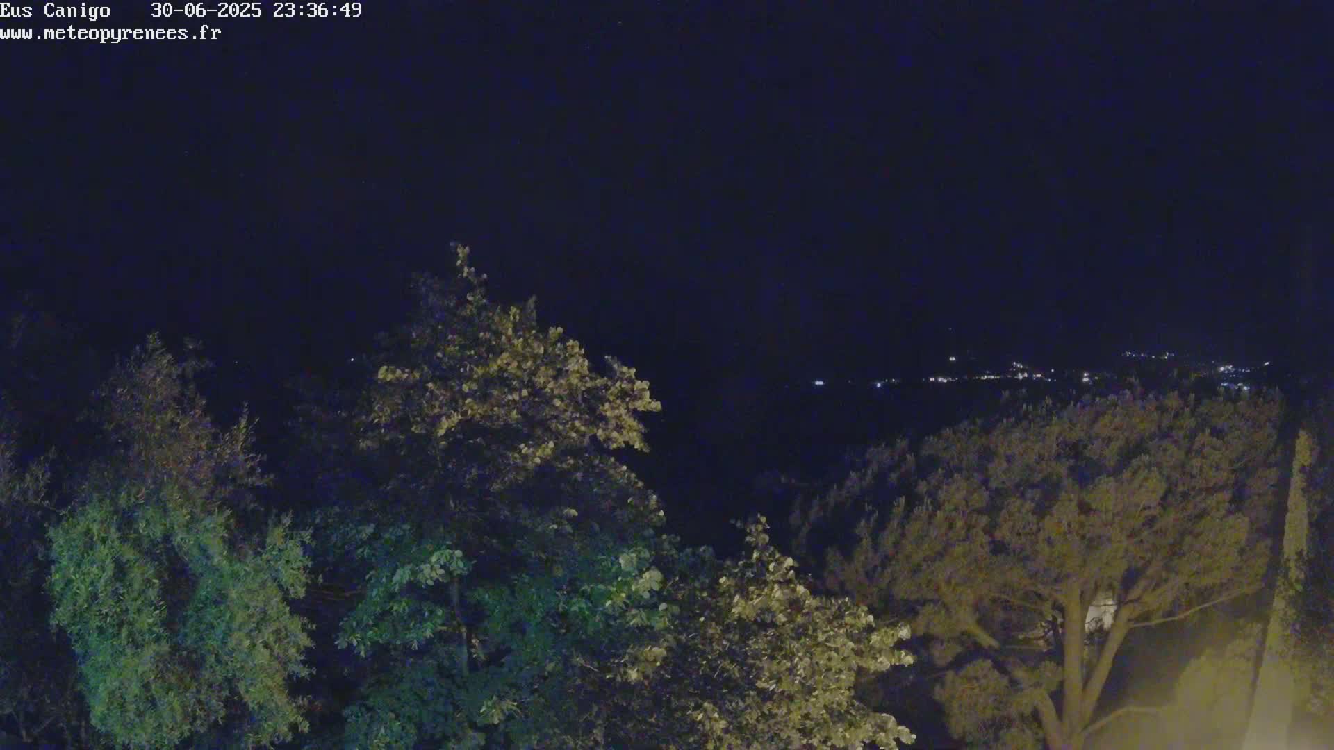 Eus Village & Prades City Skyline & Canigo Mountain View Live Cam - Prades, Pyrenees-Orientales, Occitanie, France