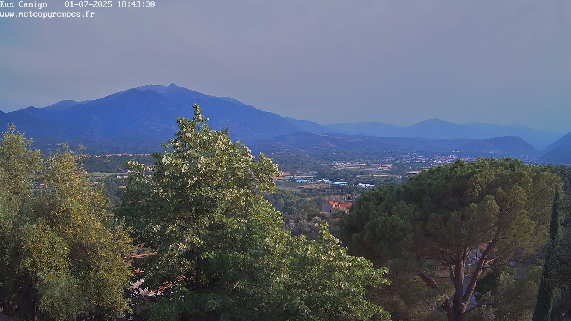 Eus Village & Prades City Skyline & Canigo Mountain View Live Cam - Prades, Pyrenees-Orientales, Occitanie, France