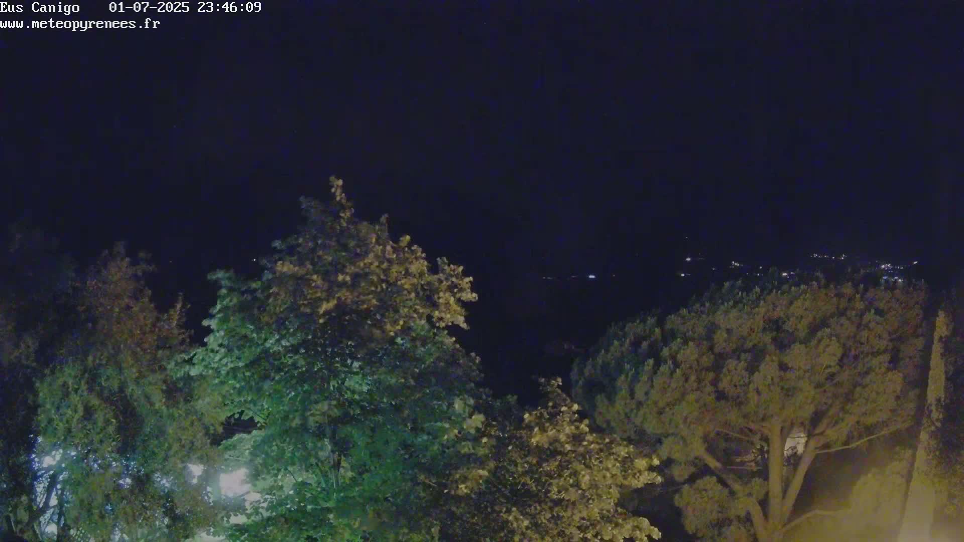 Eus Village & Prades City Skyline & Canigo Mountain View Live Cam - Prades, Pyrenees-Orientales, Occitanie, France