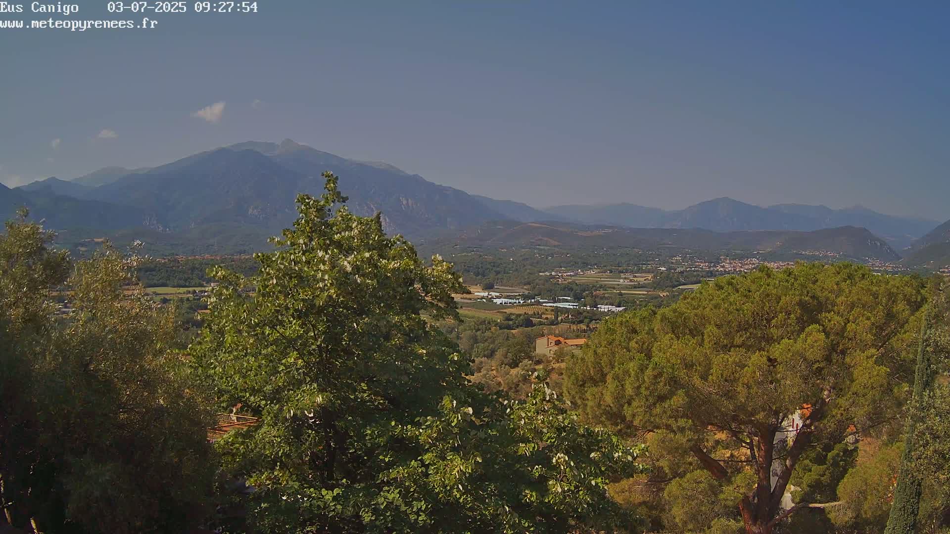 Eus Village & Prades City Skyline & Canigo Mountain View Live Cam - Prades, Pyrenees-Orientales, Occitanie, France