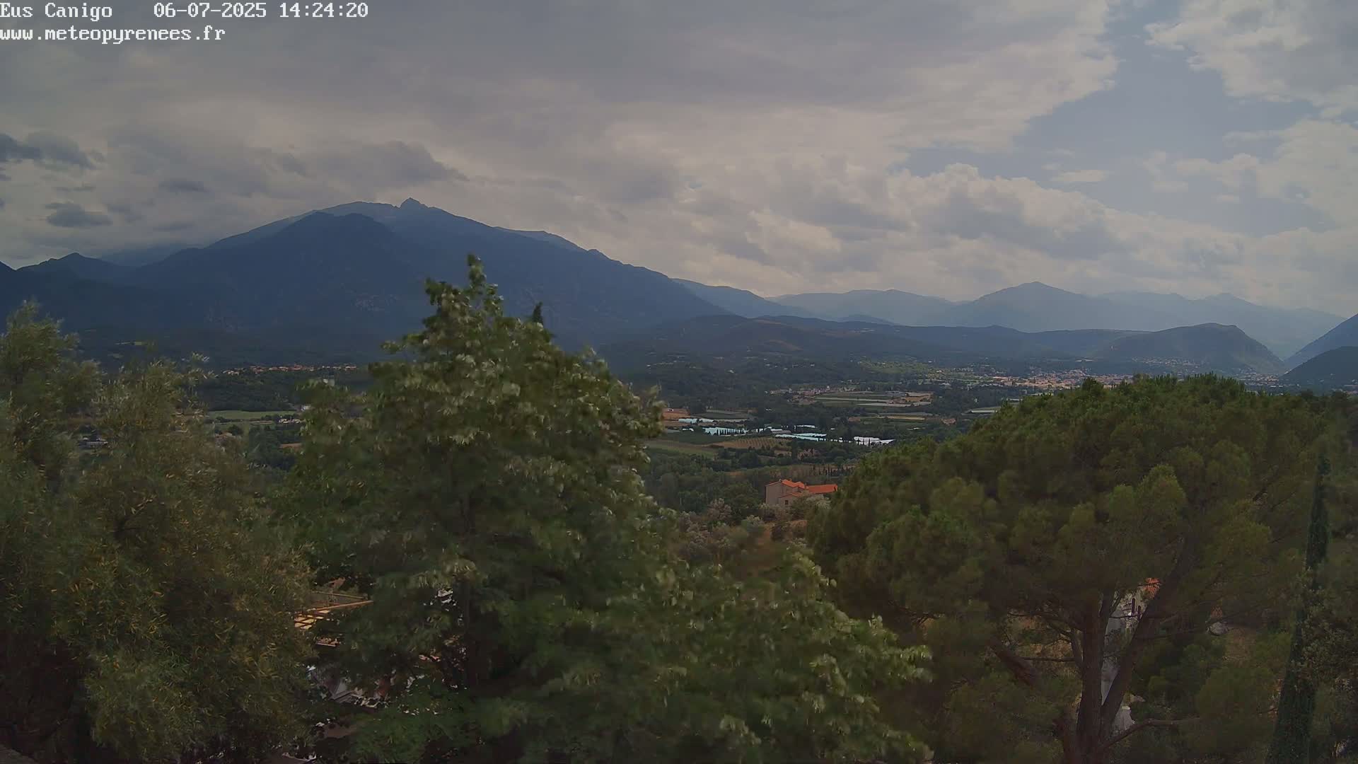 Eus Village & Prades City Skyline & Canigo Mountain View Live Cam - Prades, Pyrenees-Orientales, Occitanie, France