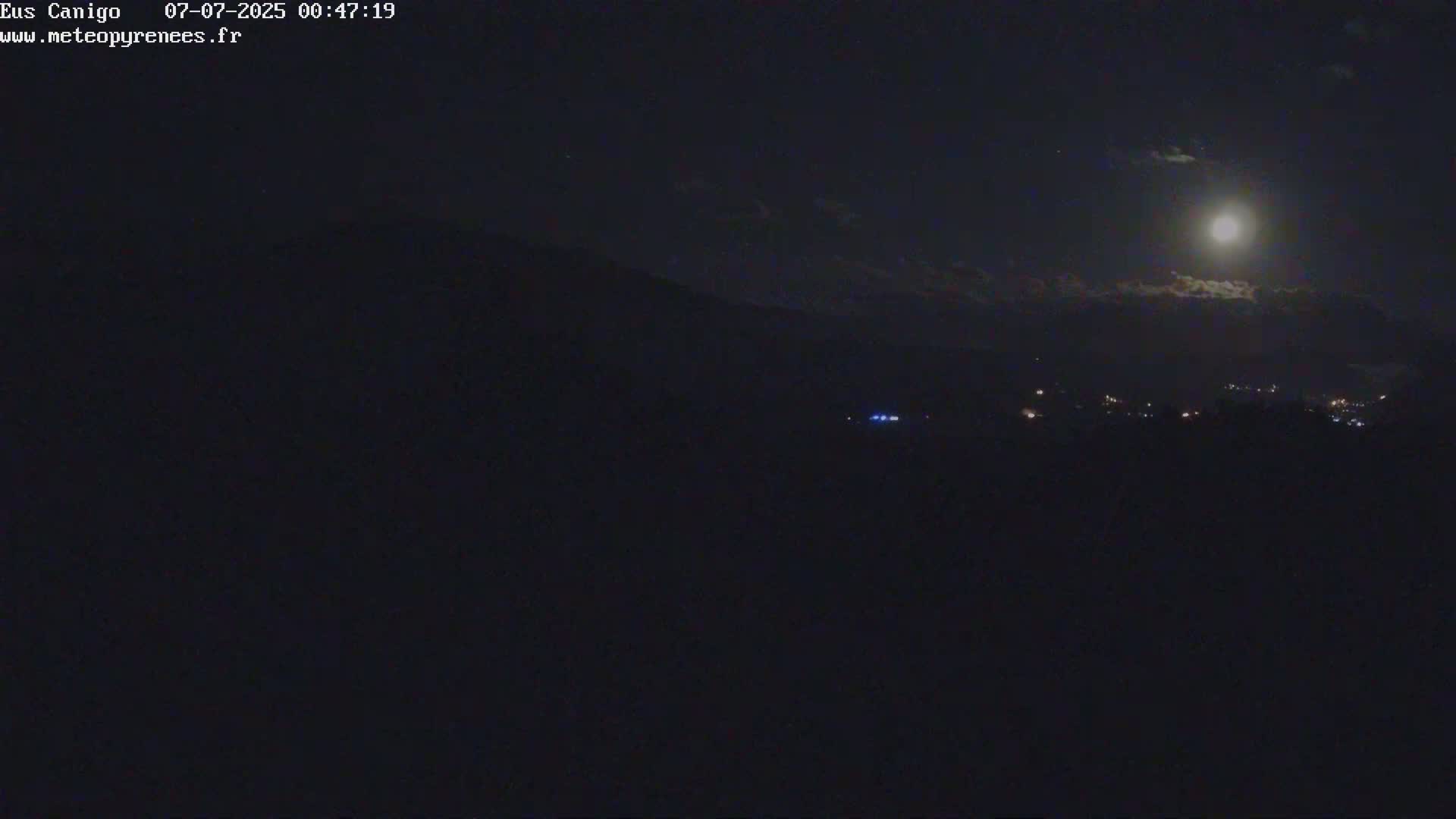 Eus Village & Prades City Skyline & Canigo Mountain View Live Cam - Prades, Pyrenees-Orientales, Occitanie, France
