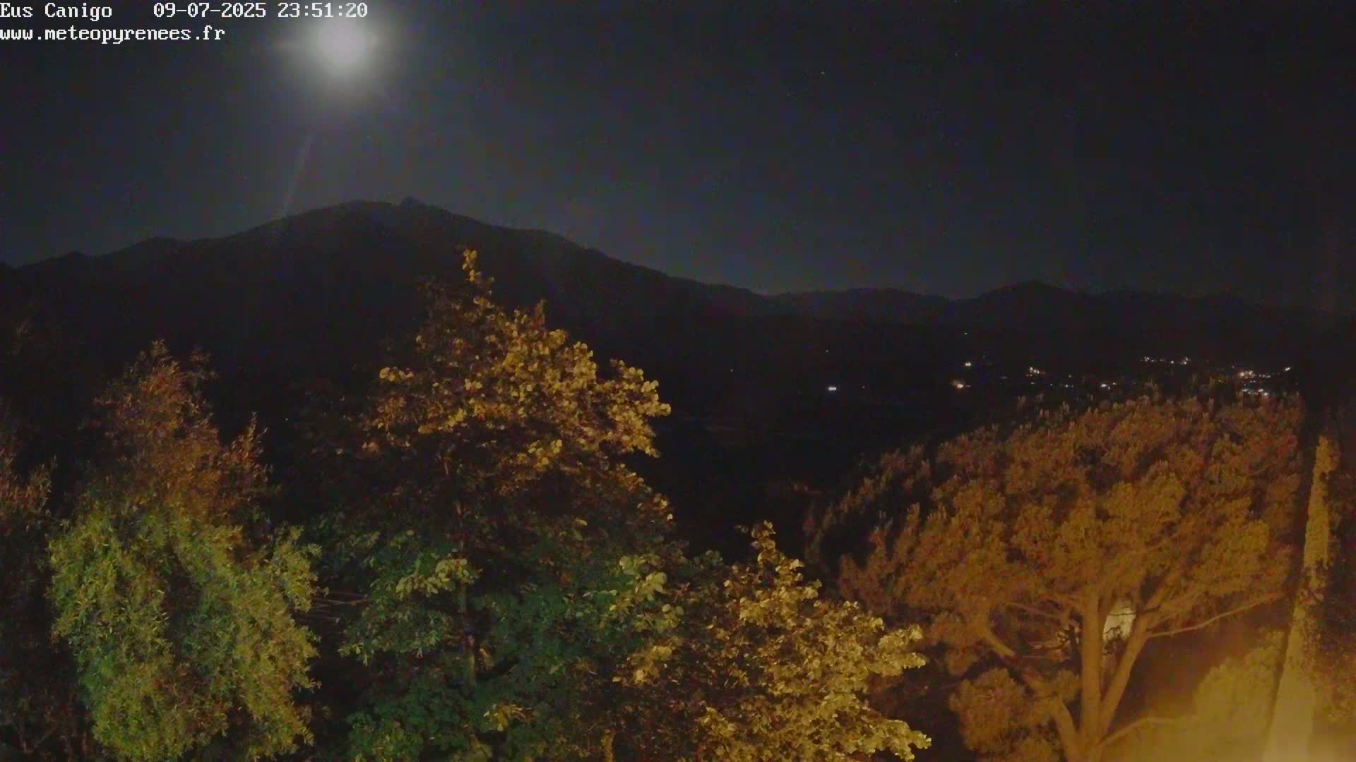 Eus Village & Prades City Skyline & Canigo Mountain View Live Cam - Prades, Pyrenees-Orientales, Occitanie, France