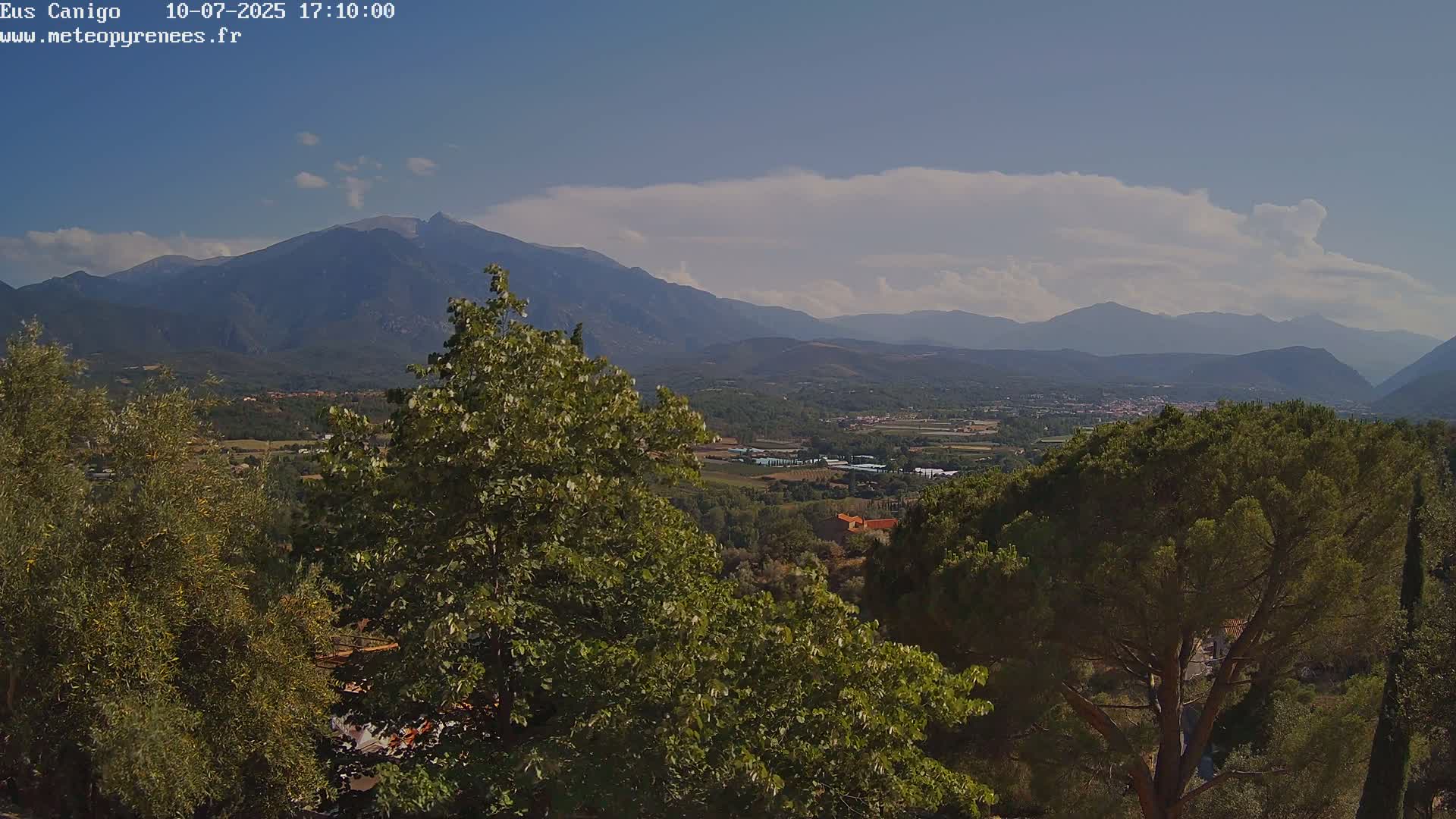 Eus Village & Prades City Skyline & Canigo Mountain View Live Cam - Prades, Pyrenees-Orientales, Occitanie, France