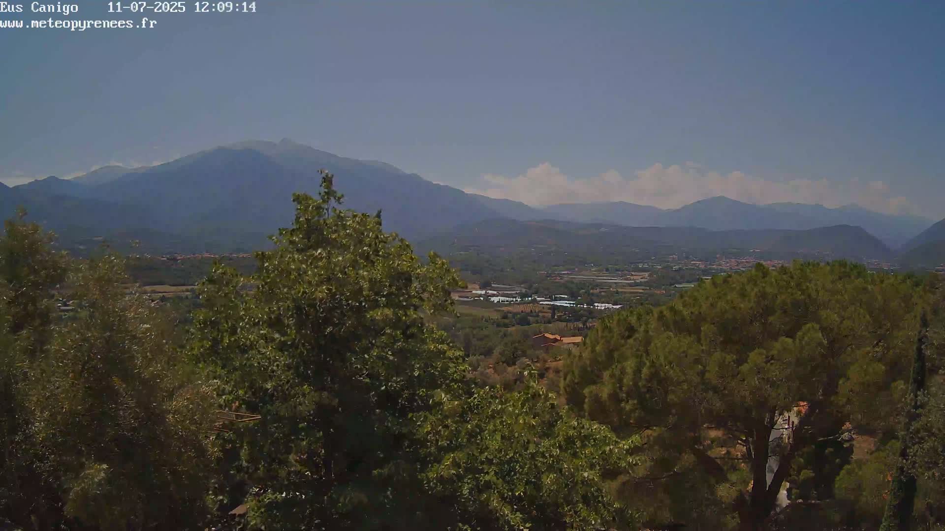Eus Village & Prades City Skyline & Canigo Mountain View Live Cam - Prades, Pyrenees-Orientales, Occitanie, France