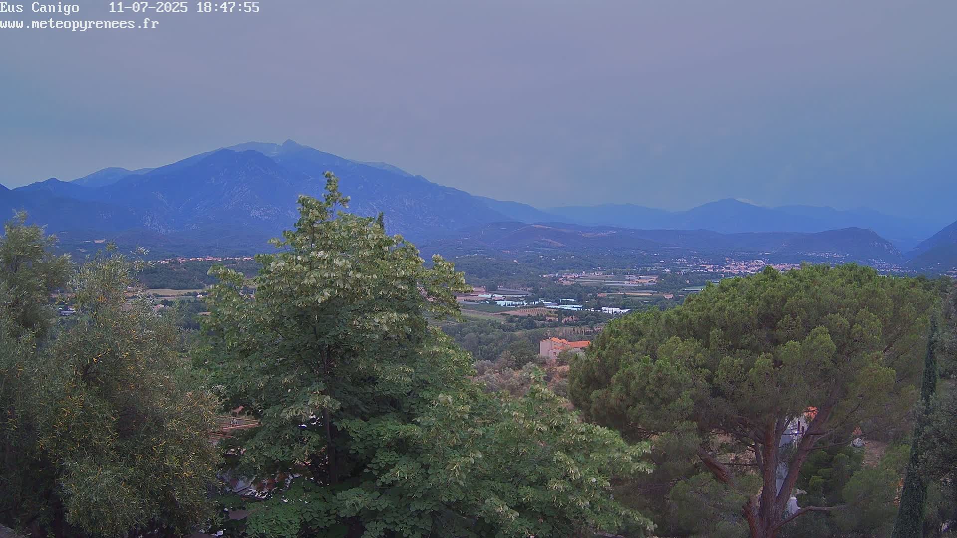 Eus Village & Prades City Skyline & Canigo Mountain View Live Cam - Prades, Pyrenees-Orientales, Occitanie, France