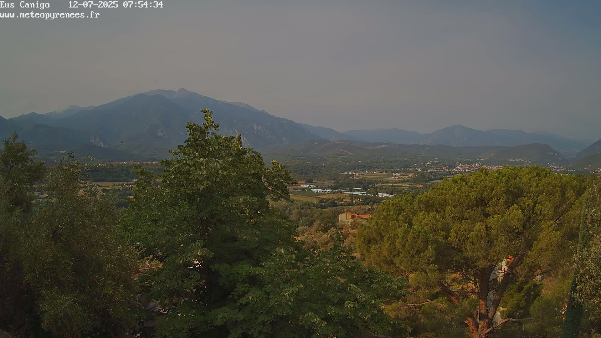 Eus Village & Prades City Skyline & Canigo Mountain View Live Cam - Prades, Pyrenees-Orientales, Occitanie, France