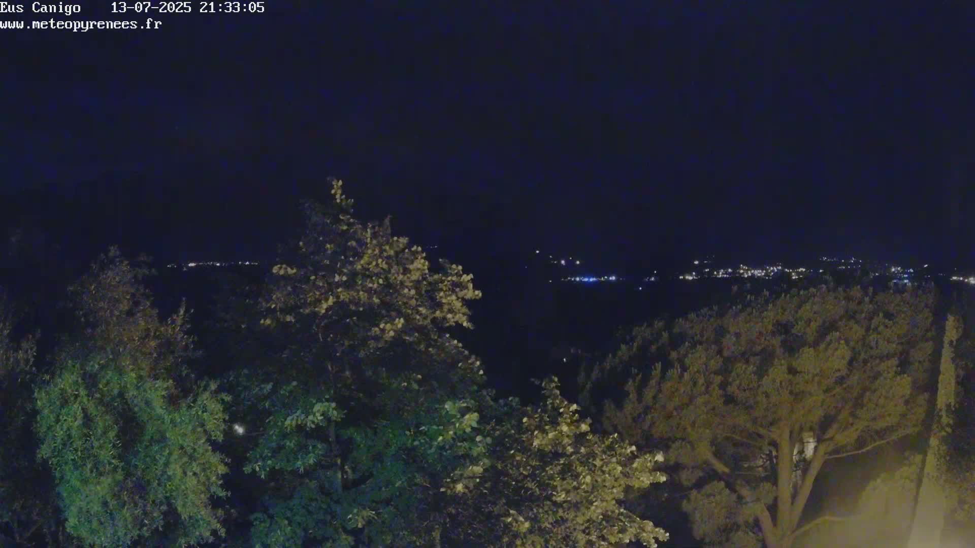Eus Village & Prades City Skyline & Canigo Mountain View Live Cam - Prades, Pyrenees-Orientales, Occitanie, France