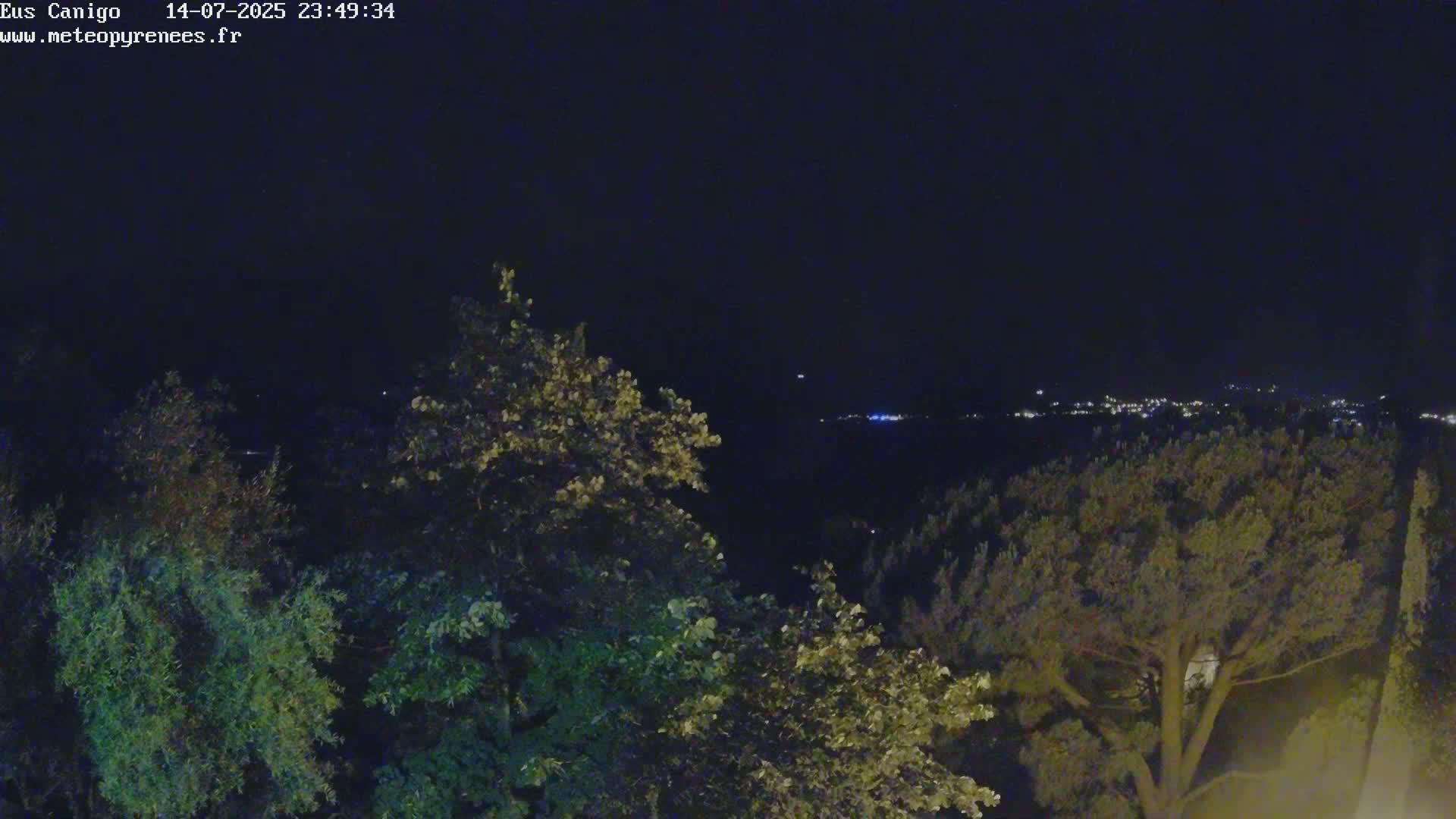 Eus Village & Prades City Skyline & Canigo Mountain View Live Cam - Prades, Pyrenees-Orientales, Occitanie, France