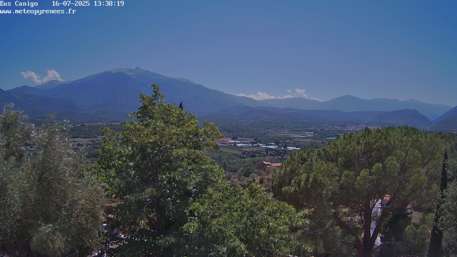 Eus Village & Prades City Skyline & Canigo Mountain View Live Cam - Prades, Pyrenees-Orientales, Occitanie, France