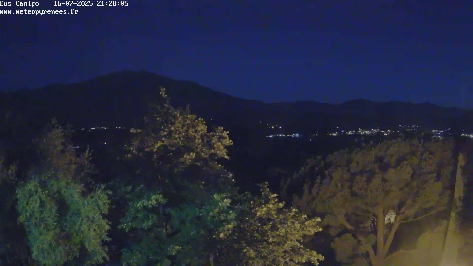 Eus Village & Prades City Skyline & Canigo Mountain View Live Cam - Prades, Pyrenees-Orientales, Occitanie, France