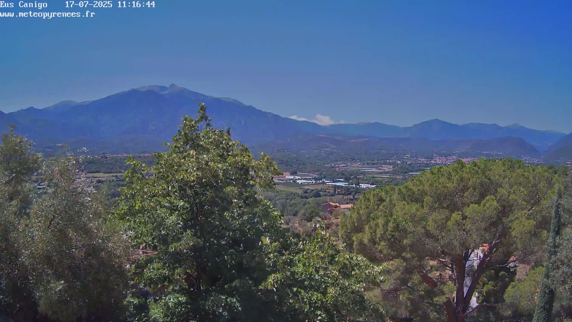 Eus Village & Prades City Skyline & Canigo Mountain View Live Cam - Prades, Pyrenees-Orientales, Occitanie, France