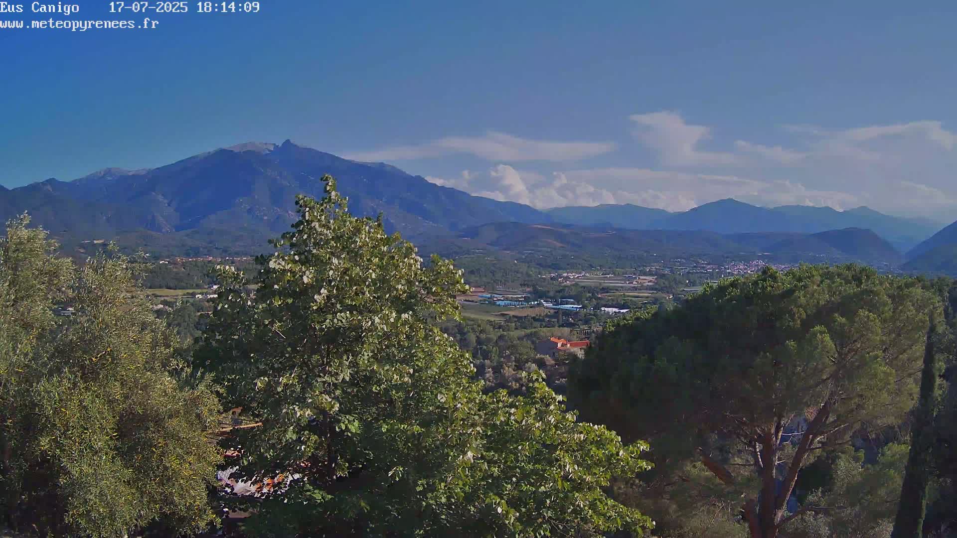 Eus Village & Prades City Skyline & Canigo Mountain View Live Cam - Prades, Pyrenees-Orientales, Occitanie, France