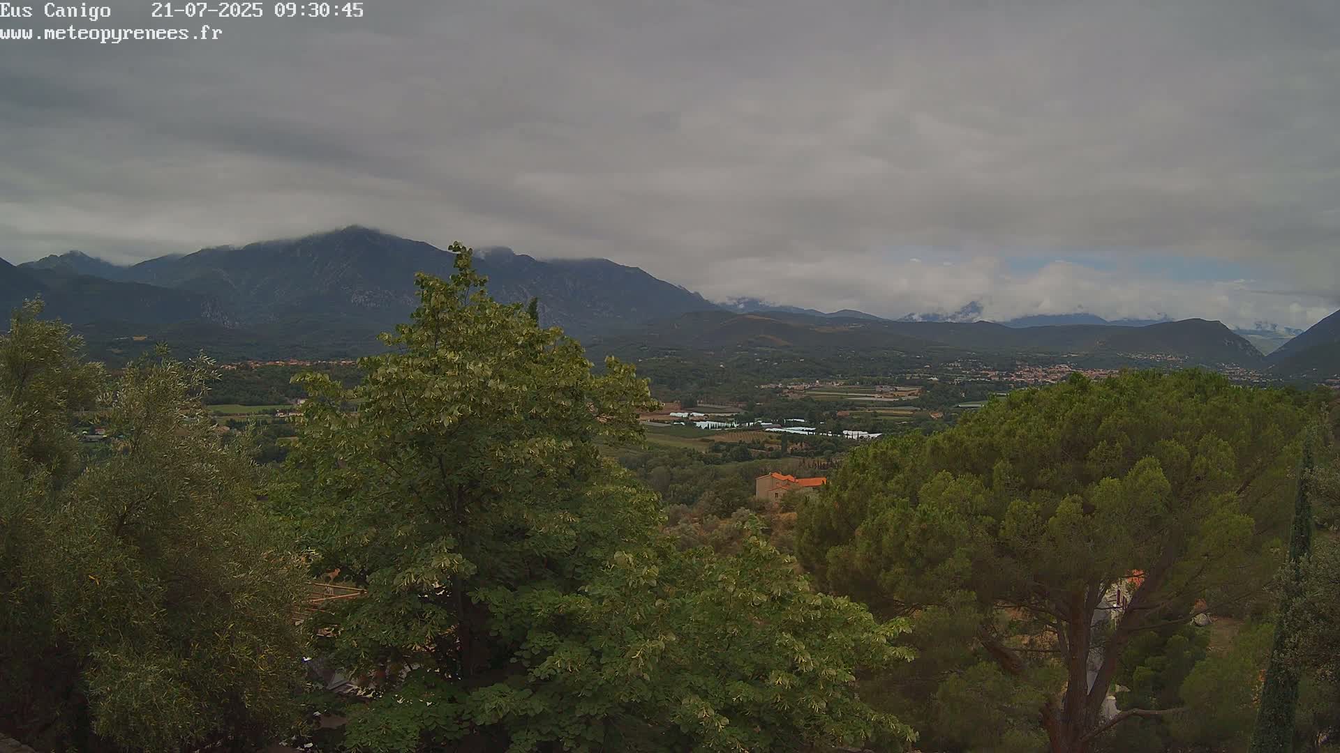 Eus Village & Prades City Skyline & Canigo Mountain View Live Cam - Prades, Pyrenees-Orientales, Occitanie, France