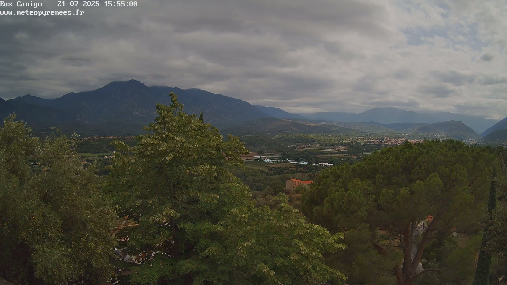Eus Village & Prades City Skyline & Canigo Mountain View Live Cam - Prades, Pyrenees-Orientales, Occitanie, France