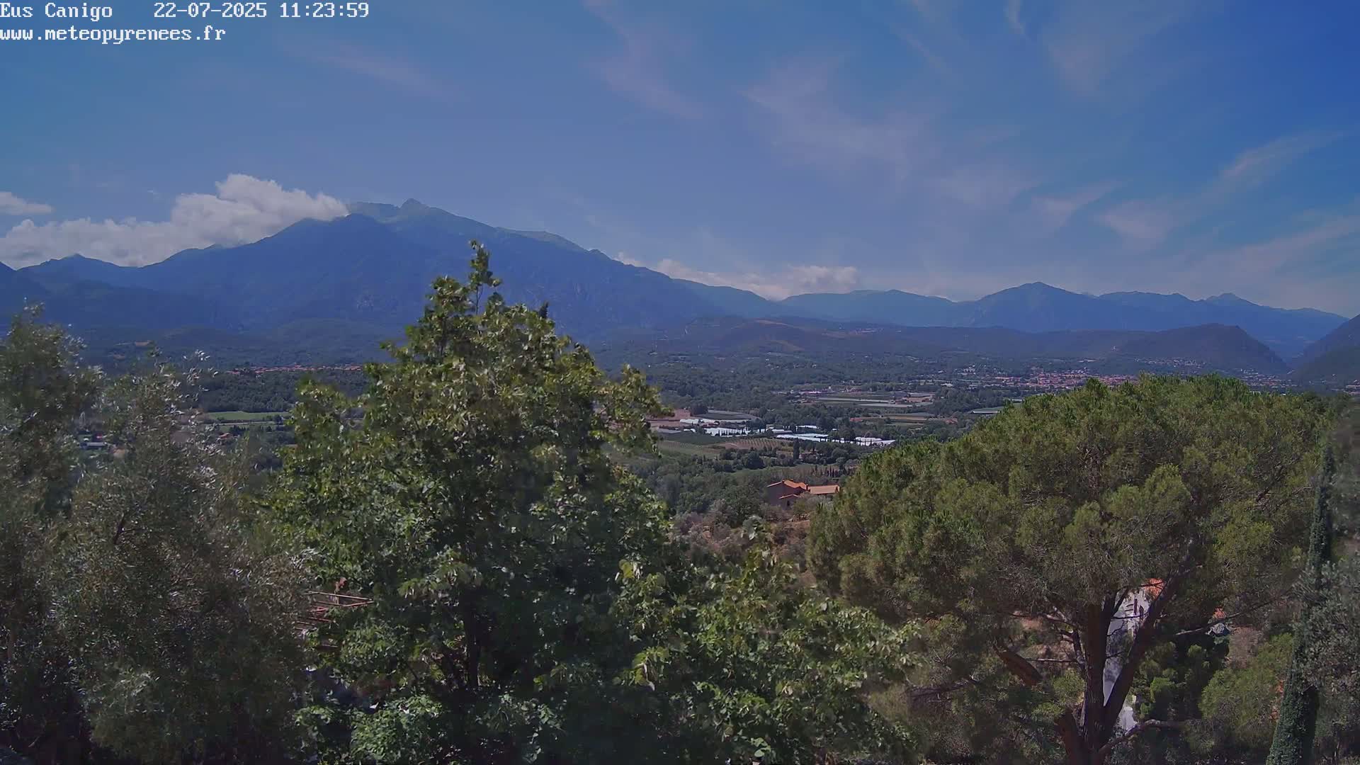 Eus Village & Prades City Skyline & Canigo Mountain View Live Cam - Prades, Pyrenees-Orientales, Occitanie, France